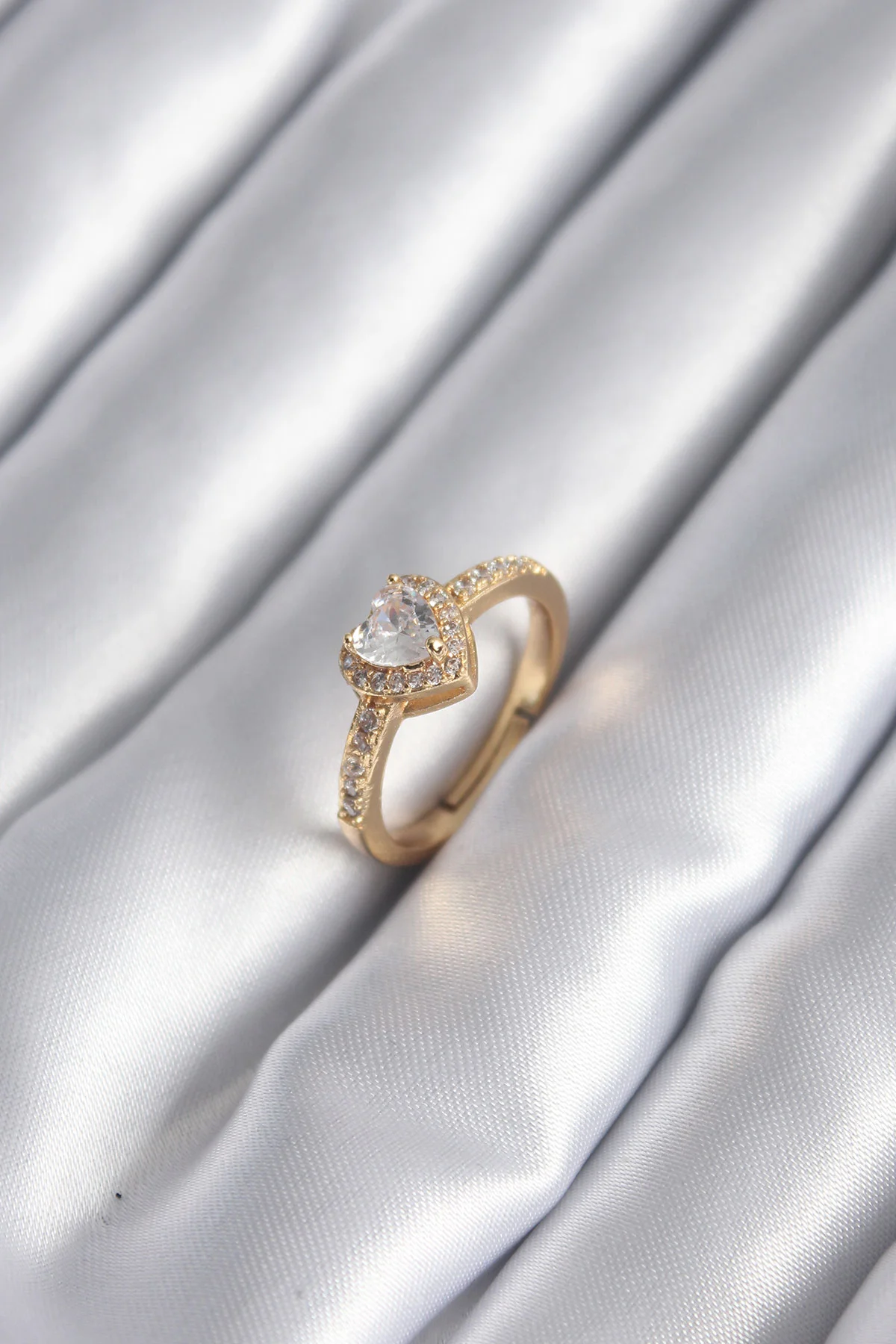 Pirinç Gold Renk Zirkon Taşlı Kalp Charm Model Kadın Yüzük -1492