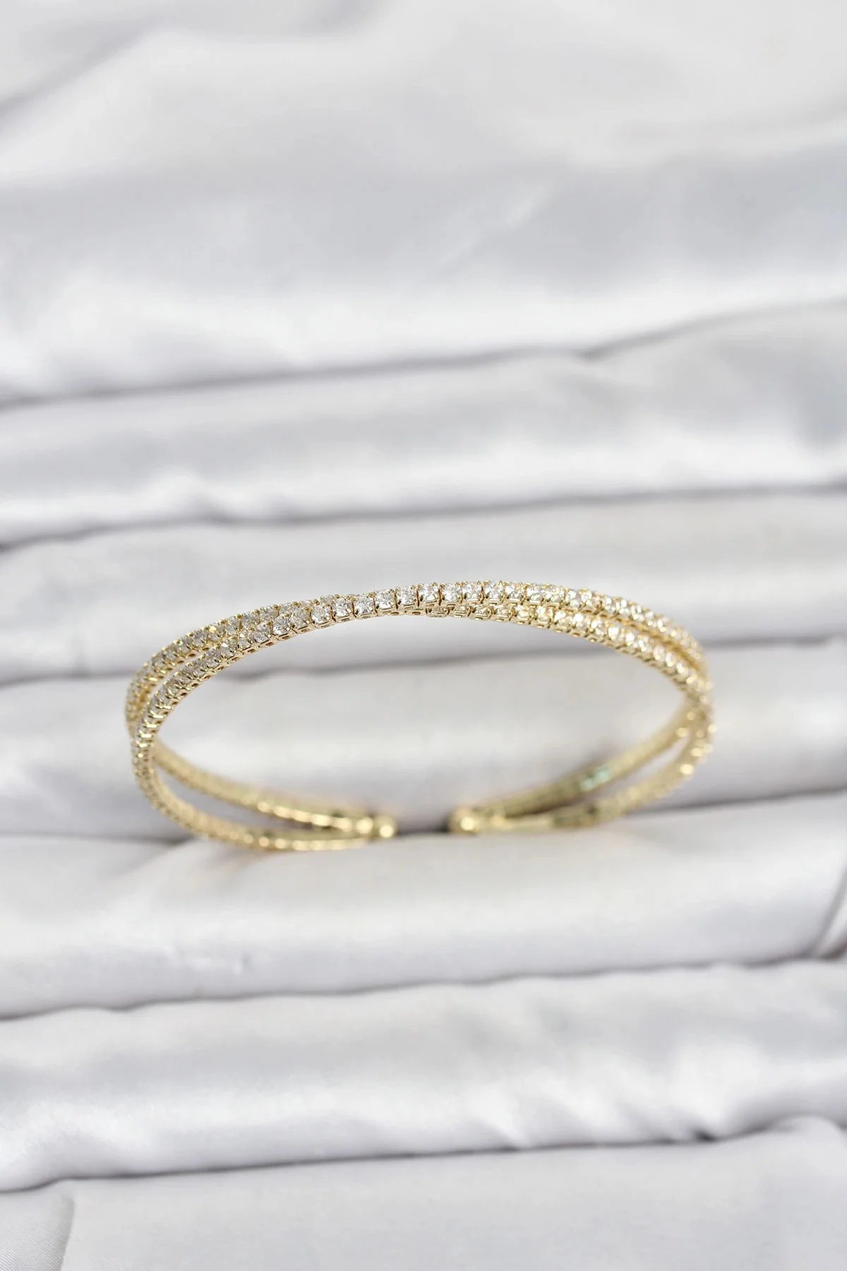 Pirinç Gold Renk Zirkon Taşlı Çapraz Model Kadın Bileklik Pirinç Gold Renk Zirkon Taşlı Çapraz Model Kadın Bileklik