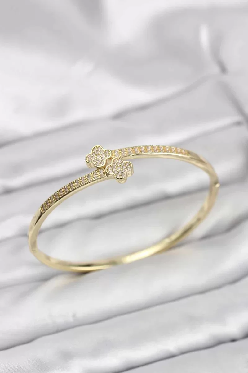 Pirinç Gold Renk Zirkon Taşlı Yonca Model Kadın Kelepçe Bileklik - Lisinya