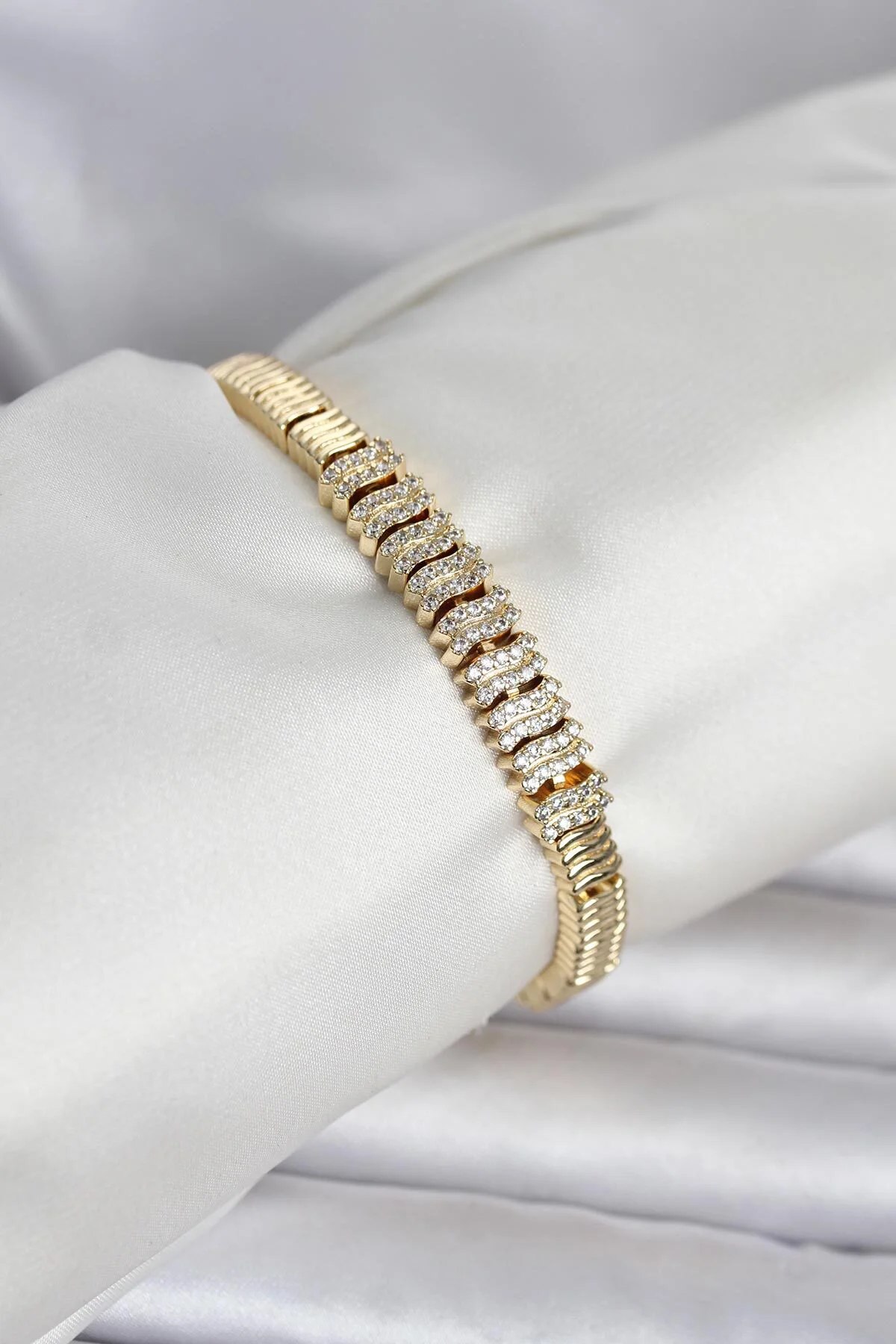 Pirinç Gold Renk Zirkon Taşlı Kadın Bileklik