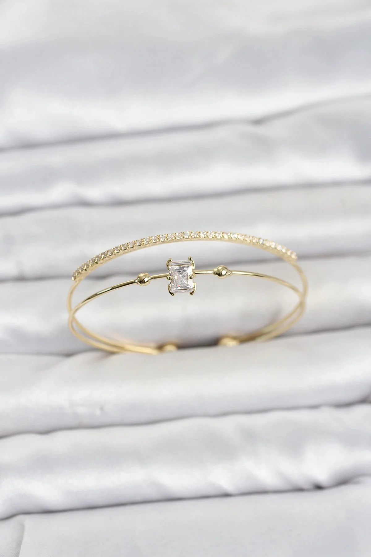 Pirinç Gold Renk Zirkon Taşlı Baget Model Kadın Bileklik Pirinç Gold Renk Zirkon Taşlı Baget Model Kadın Bileklik