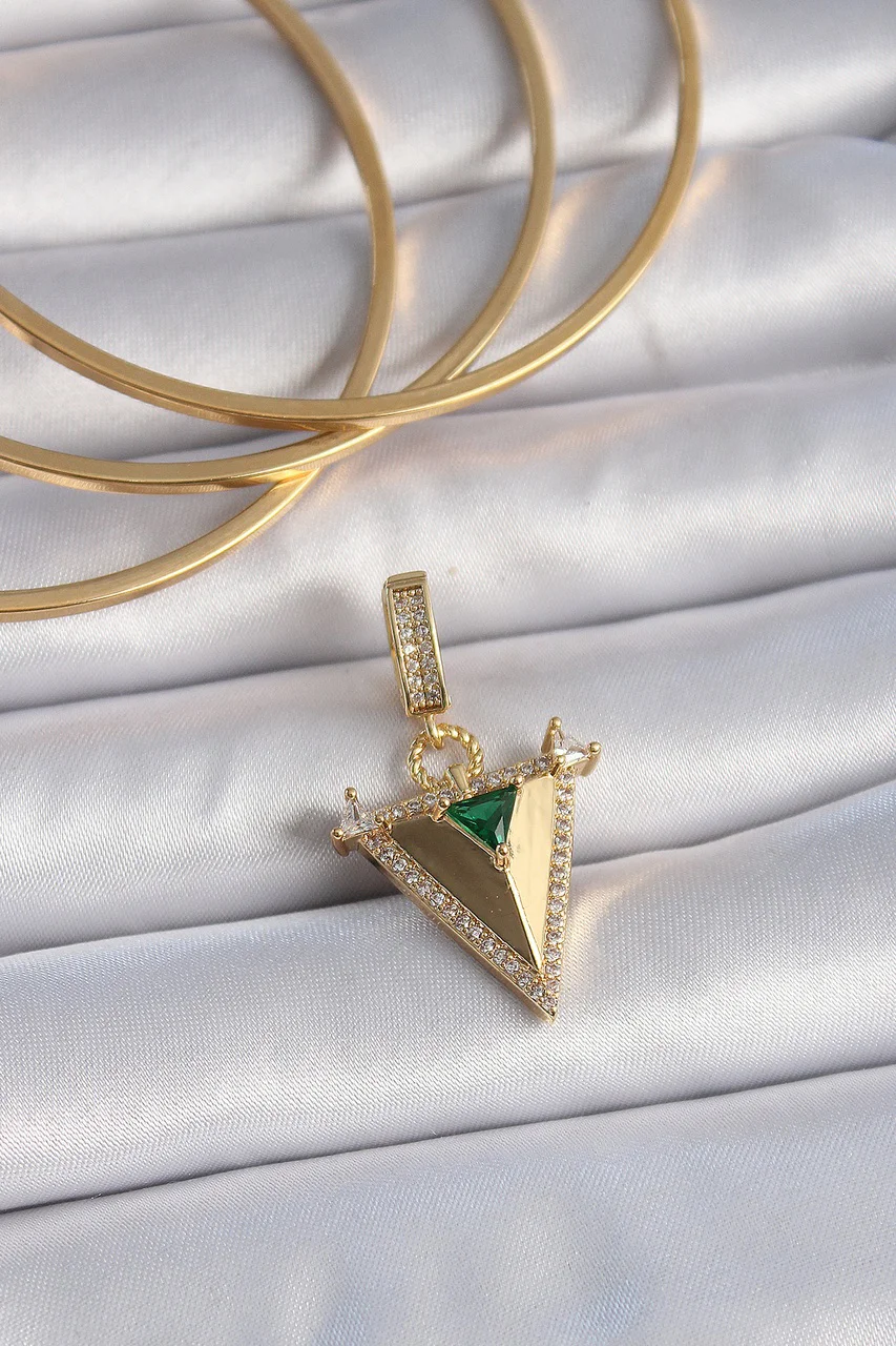 Pirinç Gold Renk Zirkon Taşlı 3d Üçgen Model Ajda Charm - Lisinya Diğer