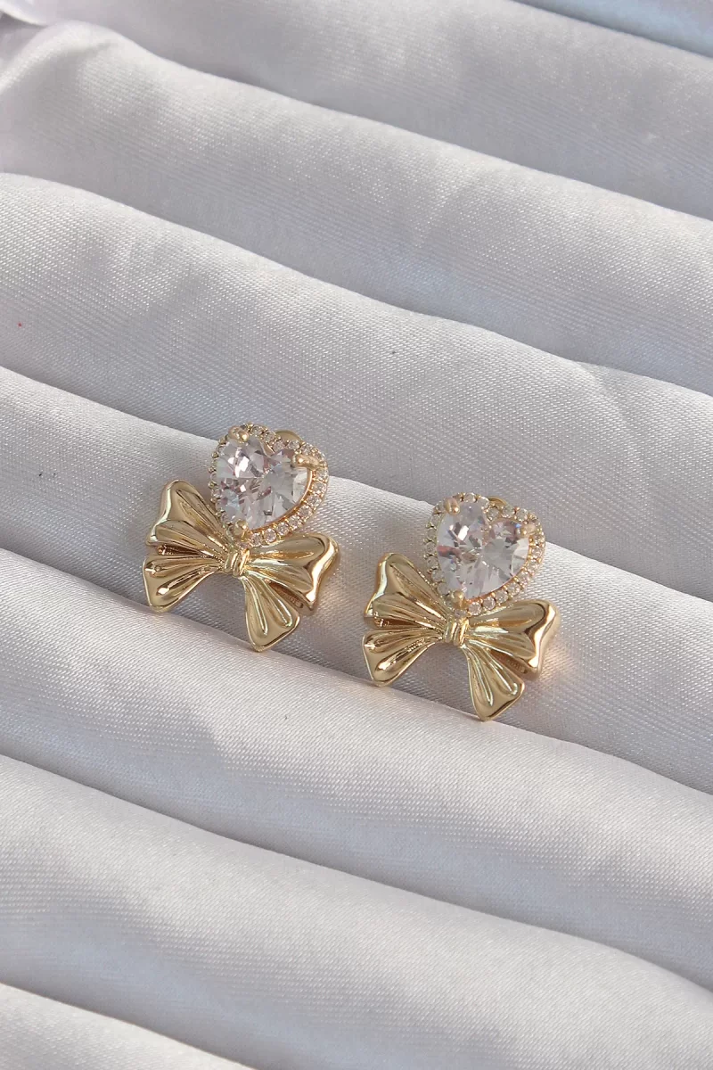 Pirinç Gold Renk Zirkon Taşlı Kalp Model Fiyonk Küpe - Lisinya