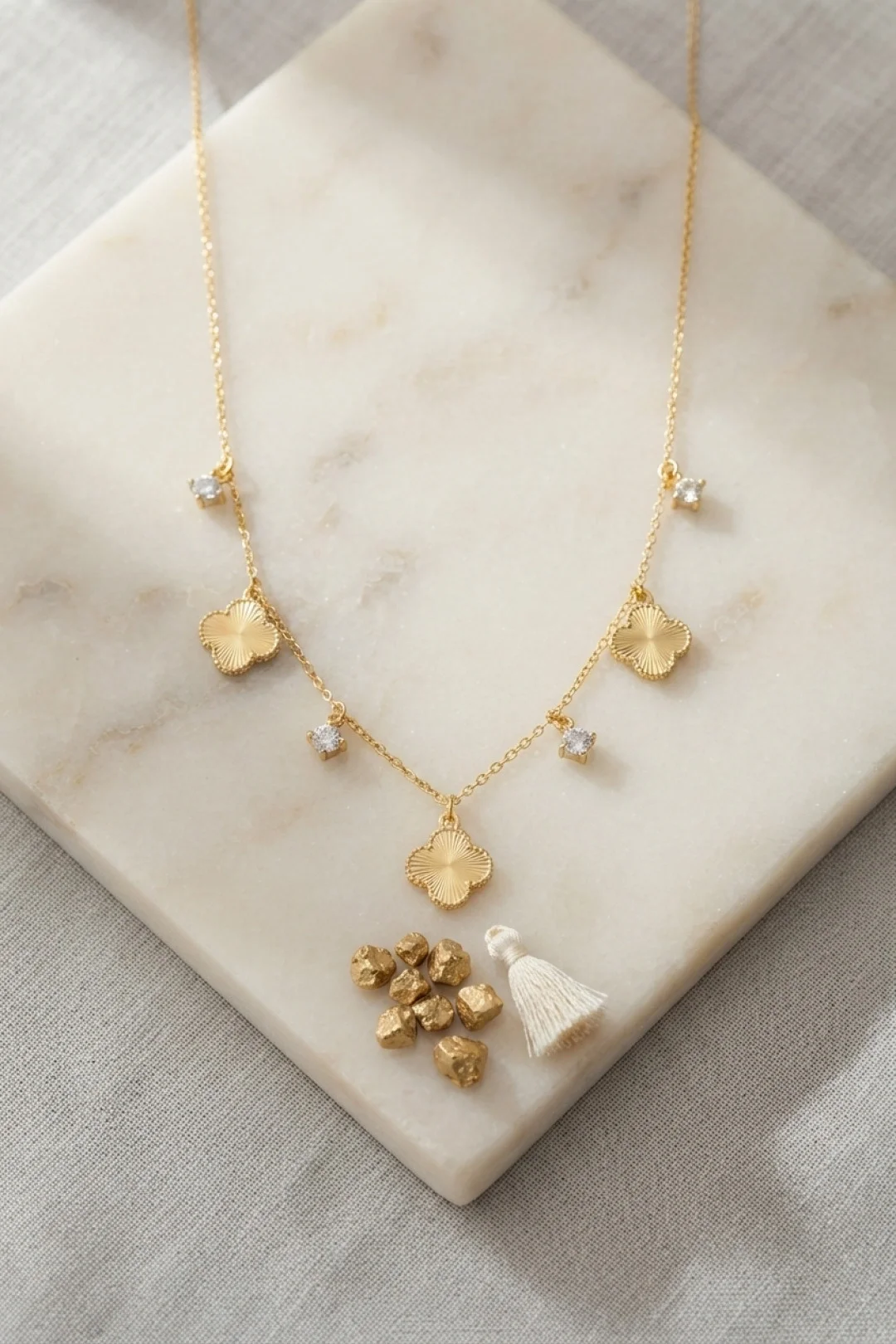 Pirinç Gold Renk Zirkon Taşlı Yonca Model Kadın Kolye Fiyatı, Yorumları ve Özellikleri