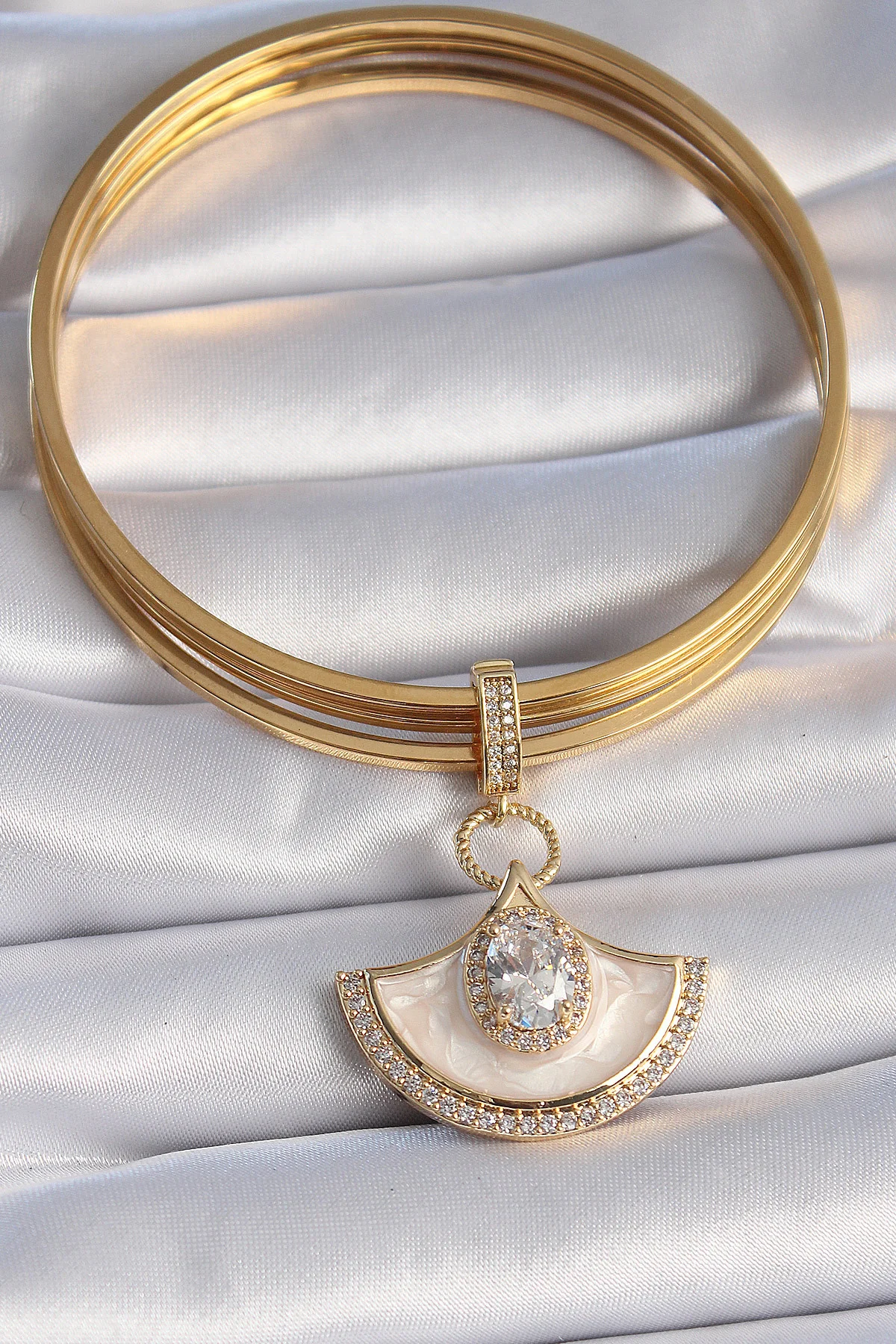 Pirinç Gold Renk Zirkon Taş Detaylı Beyaz Mineli Ajda Charm - Görsel 2
