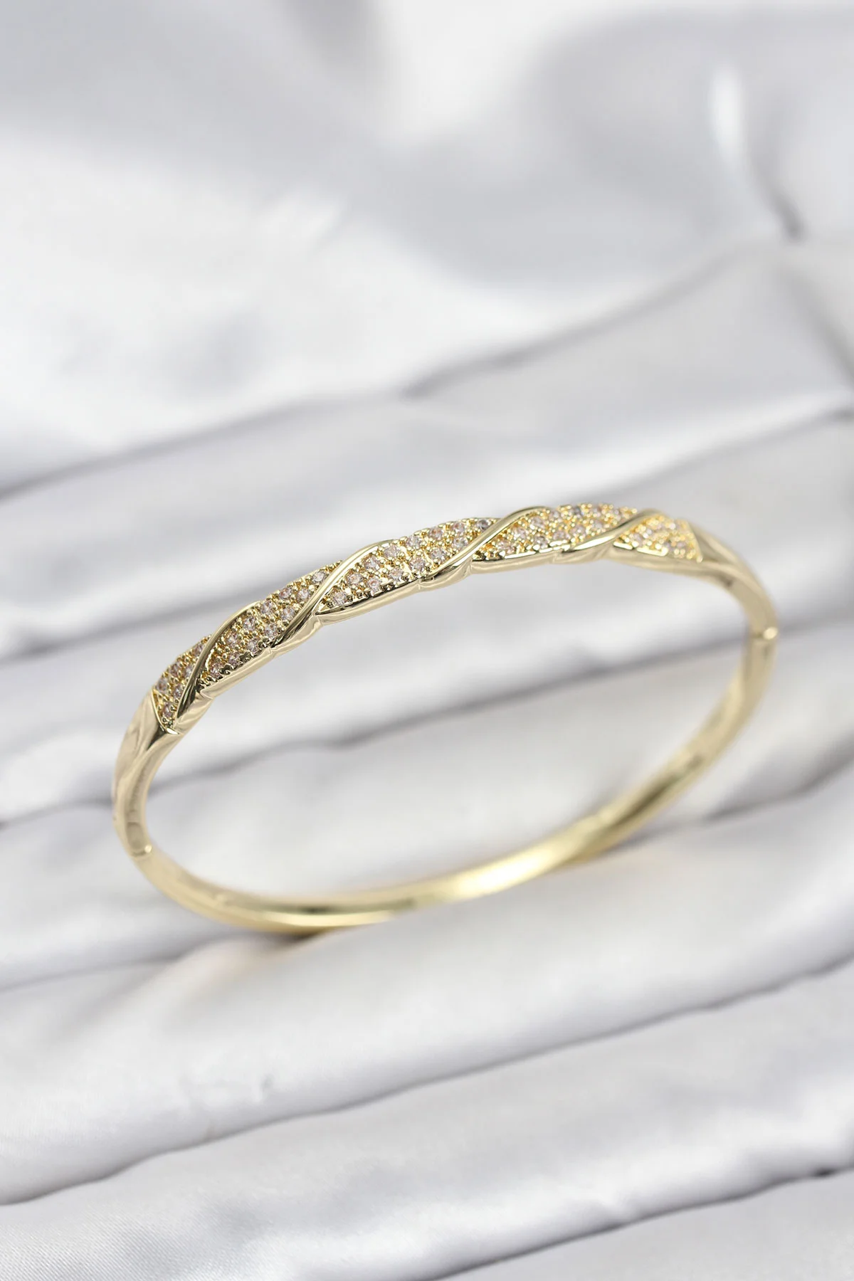 Pirinç Gold Renk Zirkon Taşlı Model Kadın Kelepçe Bileklik -1492