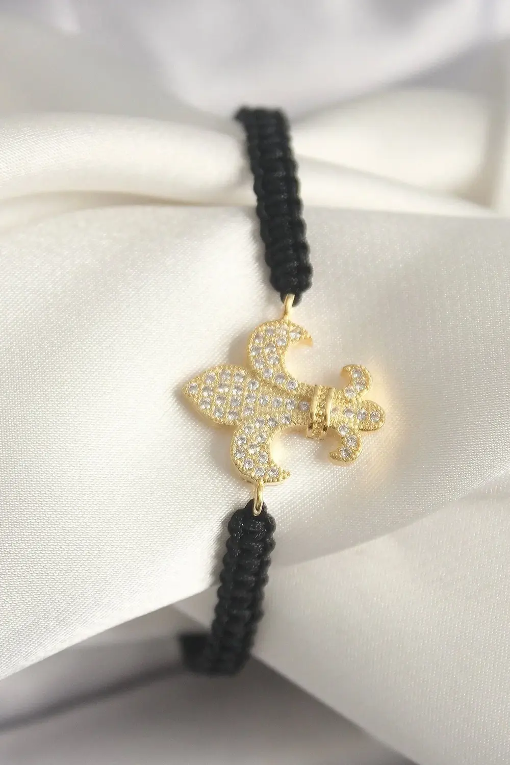 Pirinç Gold Renk Zirkon Taşlı Zambak Figür Asansörlü Makrome Mode