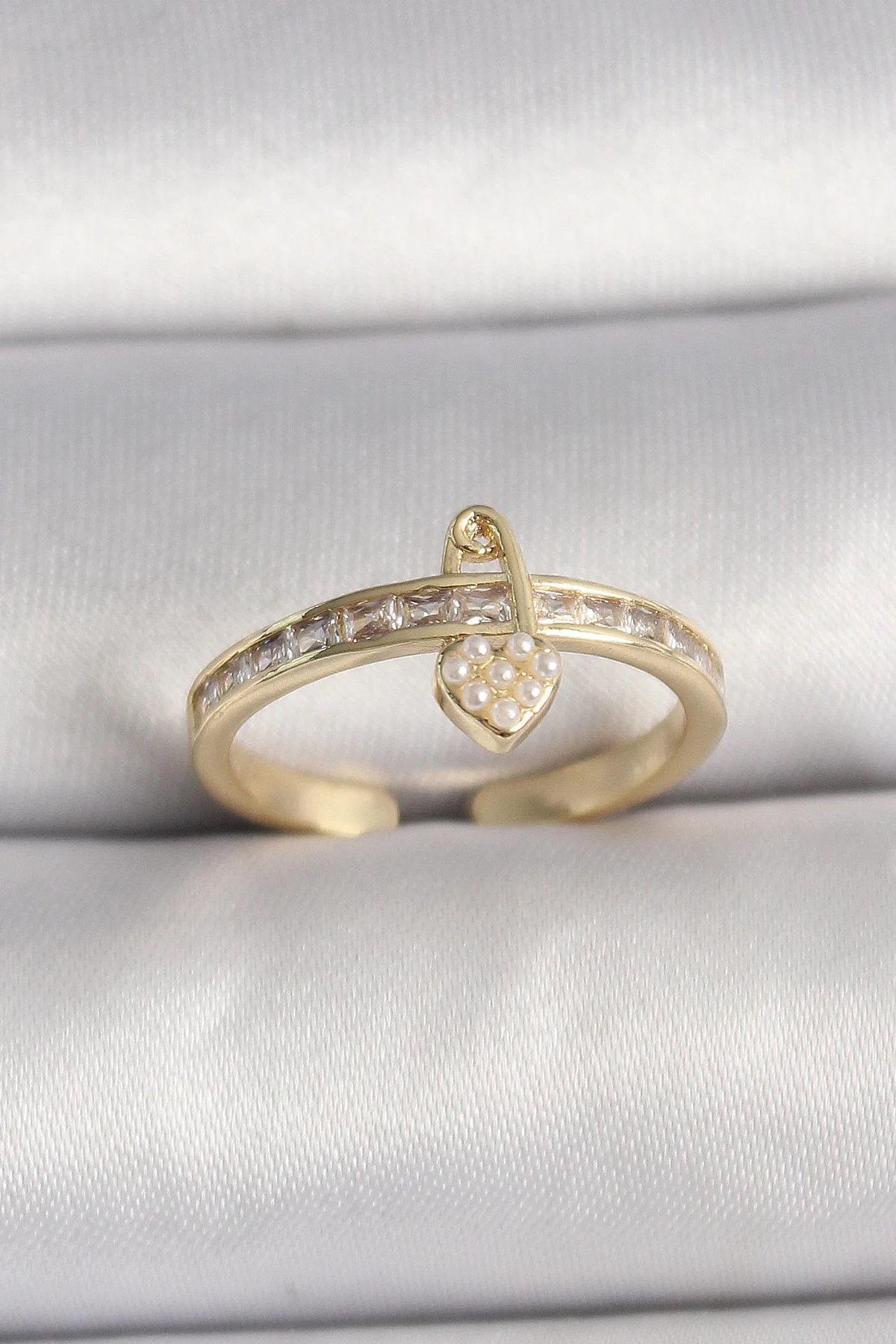 Pirinç Gold Zirkon Kalp Kilit Detaylı Ayarlanabilir Yüzük - Günlük Moda Takıları