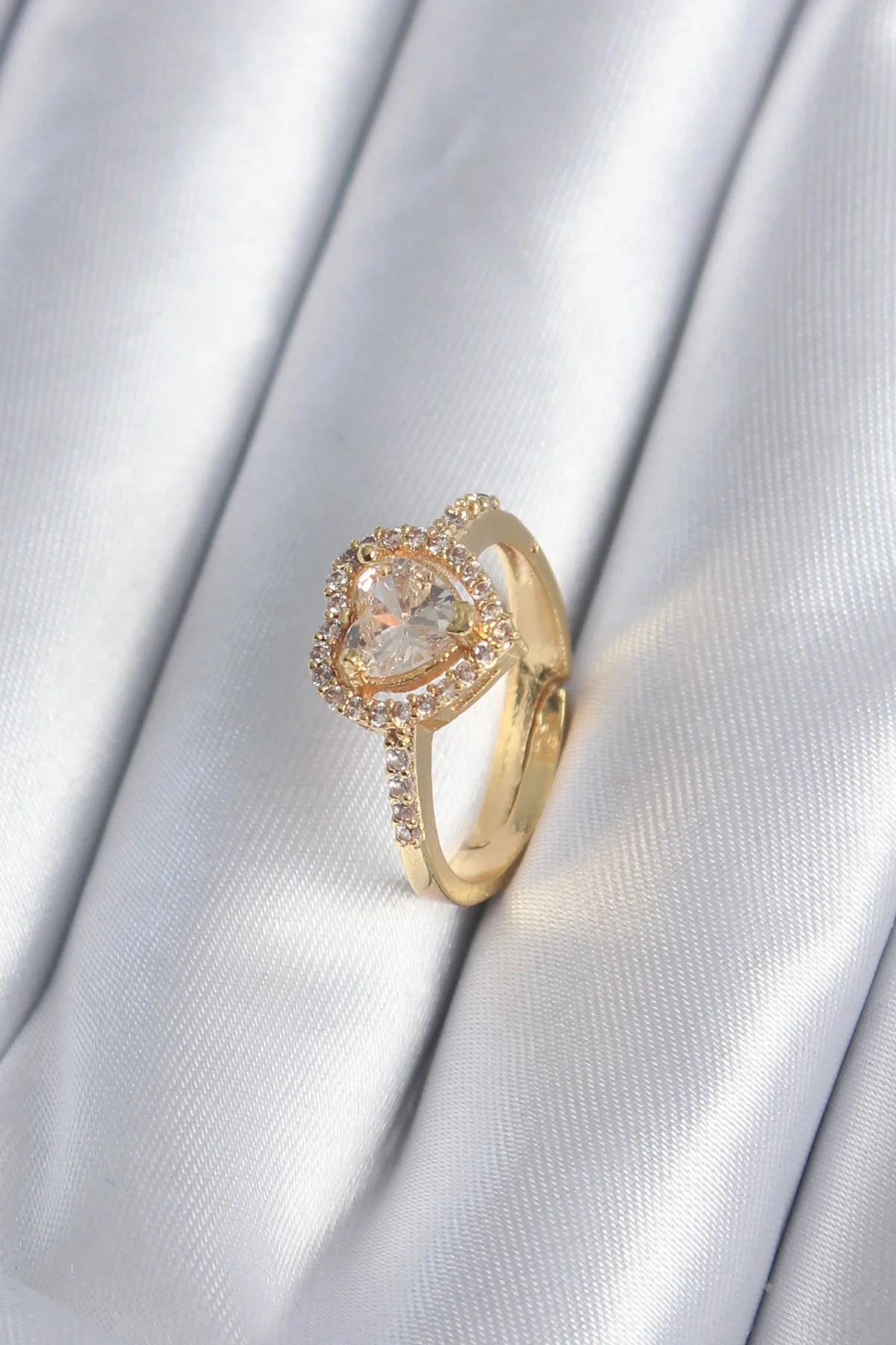 Pirinç Gold Zirkon Taşlı Kalp Charm Model Kadın Yüzük 5886 - Kararmaz ve Dayanıklı