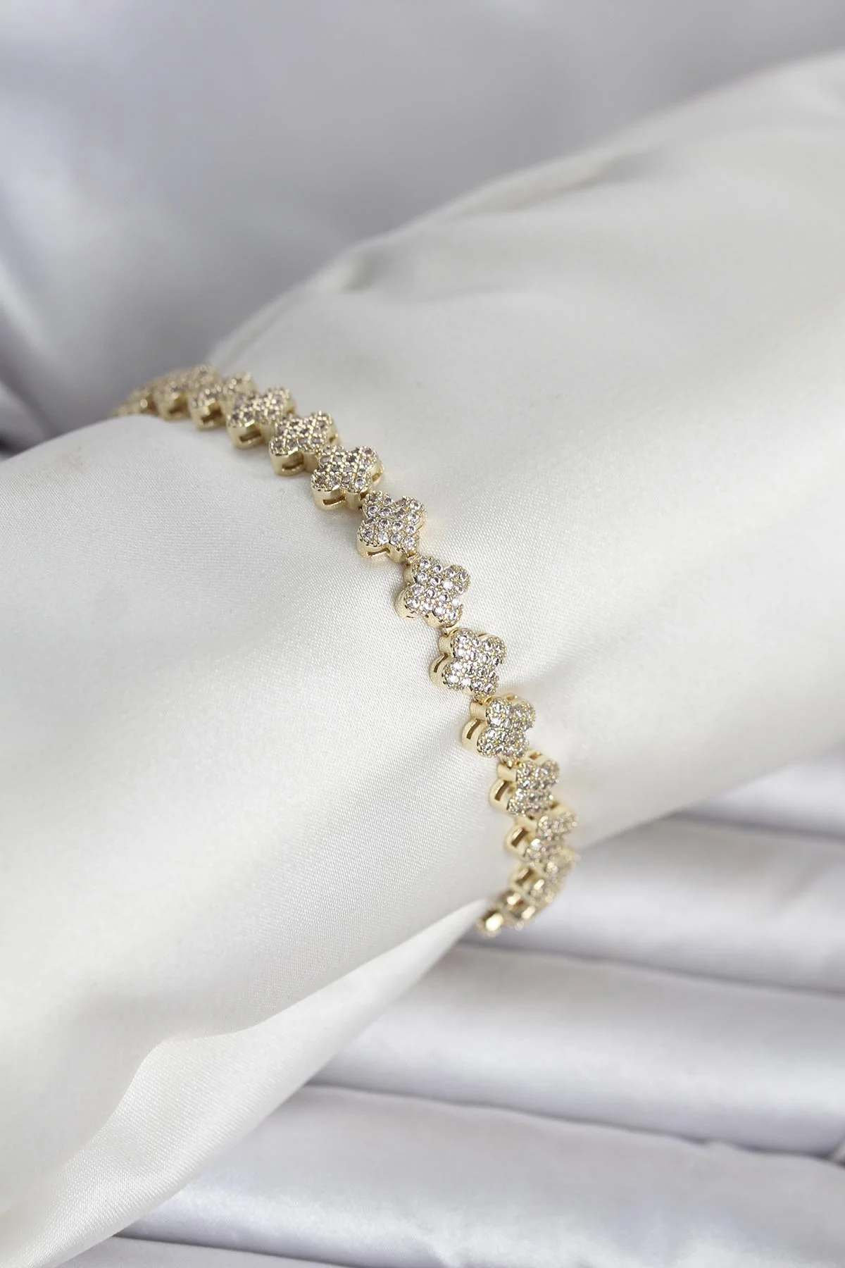 Pirinç Gold Zirkon Taşlı Yonca Modeli Kadın Bilekliği