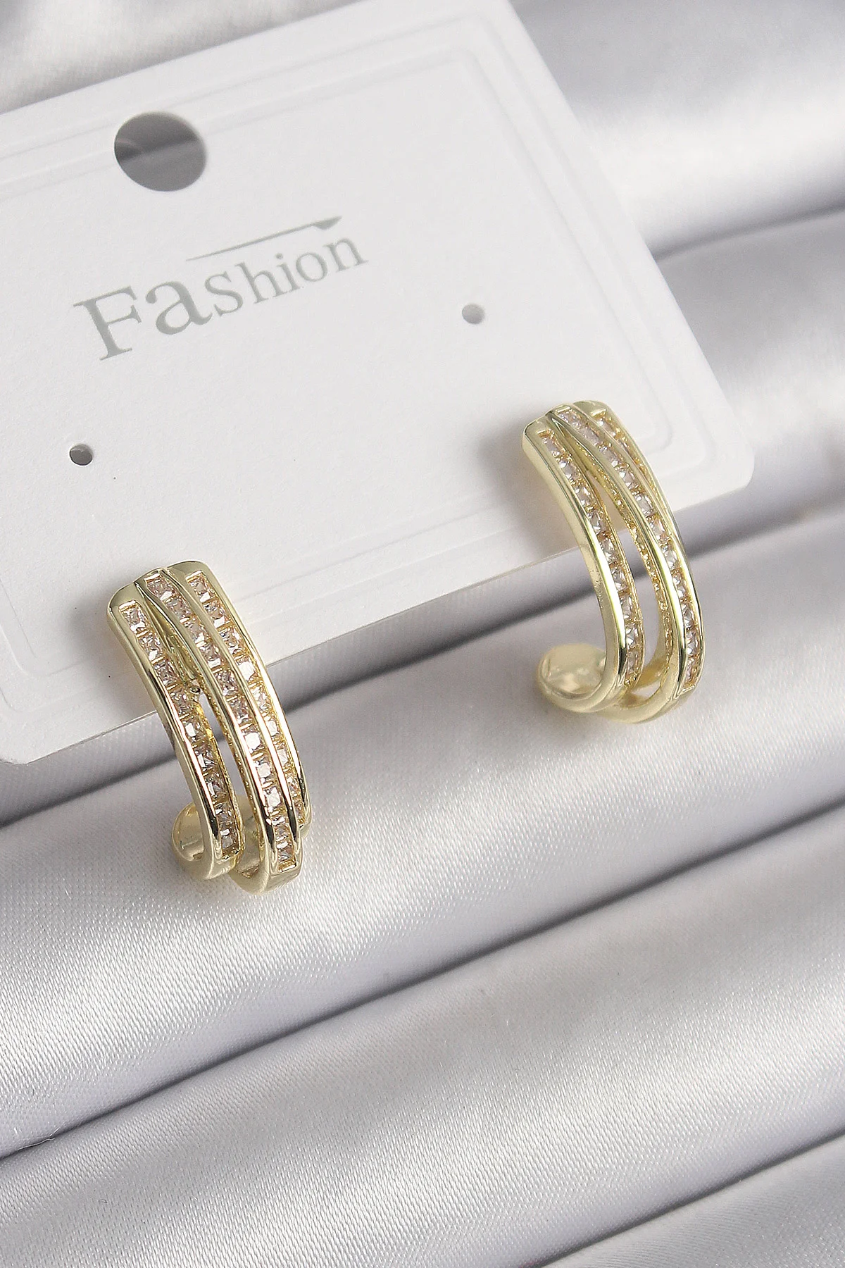 Pirinç Gold Zirkon Yarım Halka Model Kadın Küpe 5886