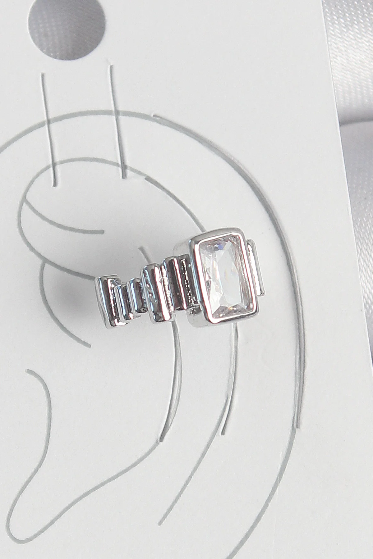 Pirinç Gümüş Kare Zirkon Taşlı Kadın Kıkırdak Model Küpe 5886 - Elegan Günlük Takı