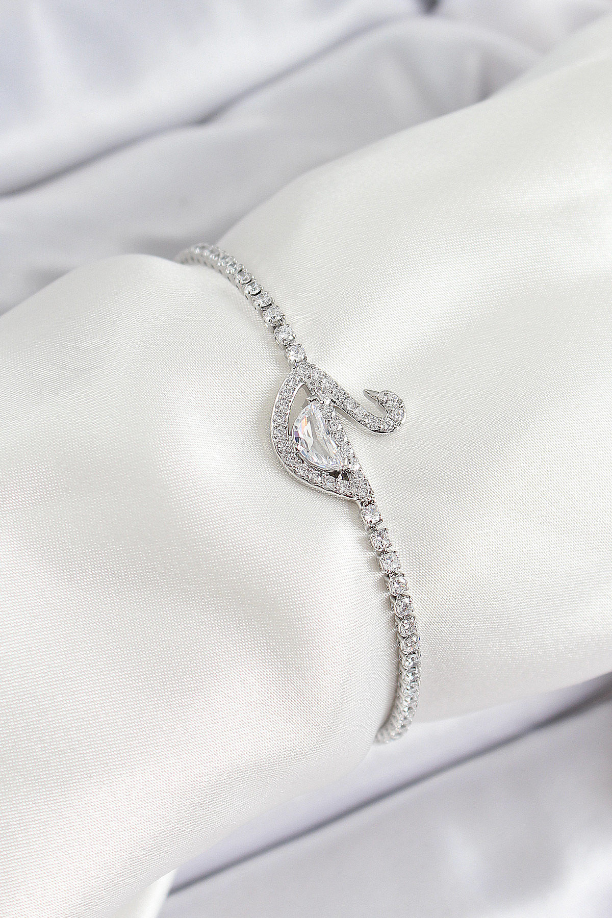 Pirinç Gümüş Renk Zirkon Taşlı Kuğu Model Kadın Bileklik