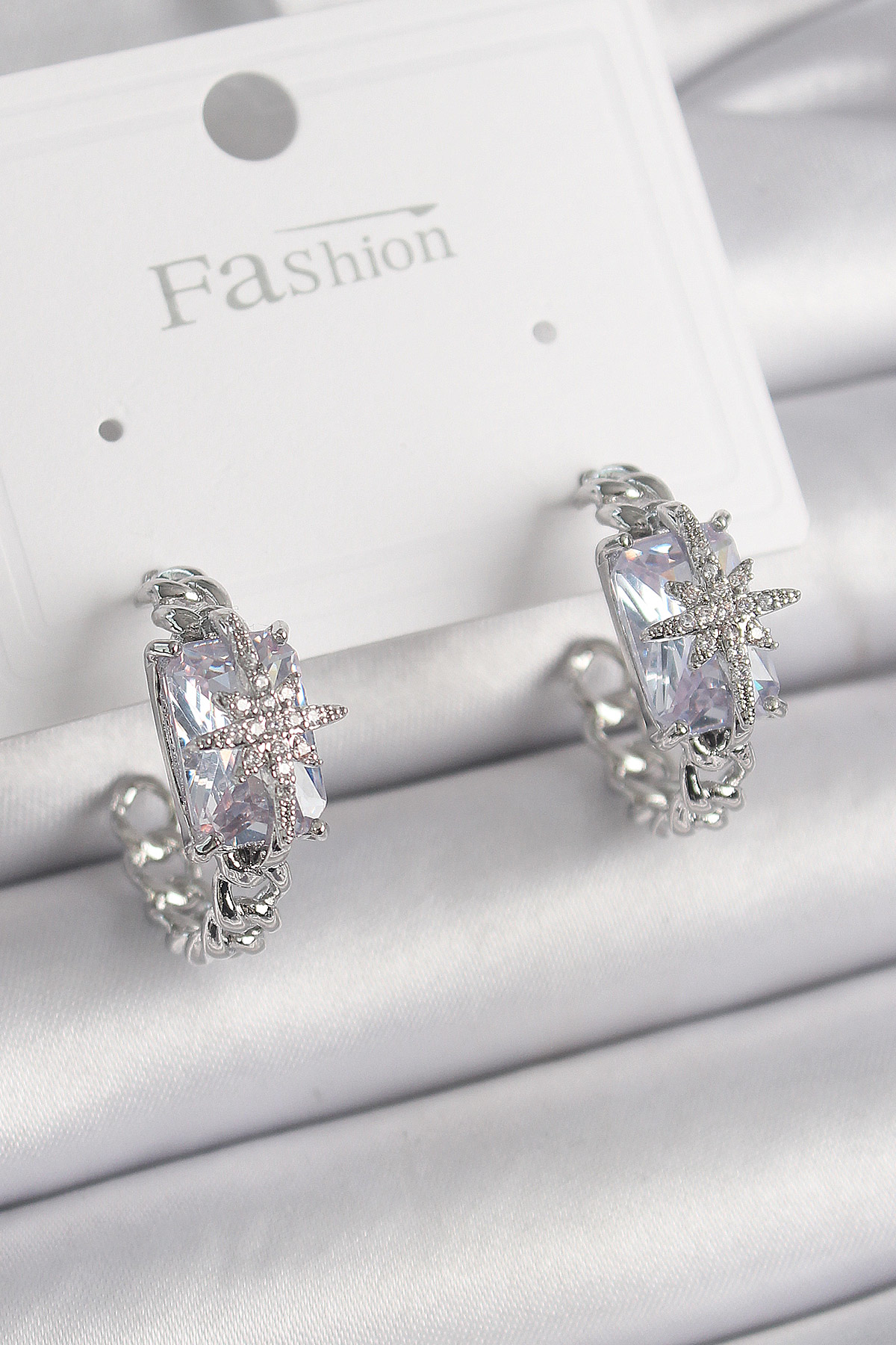 Pirinç Gümüş Renk Zirkon Taşlı Kutup Yıldız İşleme Detay Kadın Kü