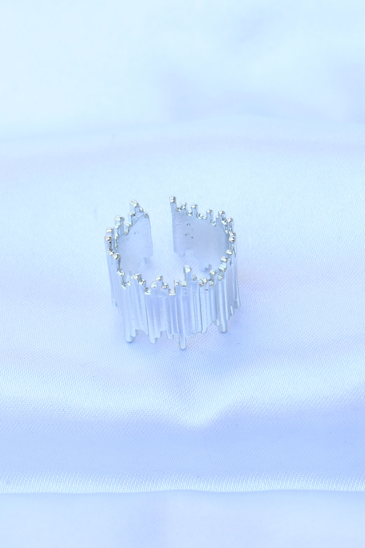 Pirinç Gümüş Renk Ayarlanabilir Kalın Tırtık Yüzük SL7863