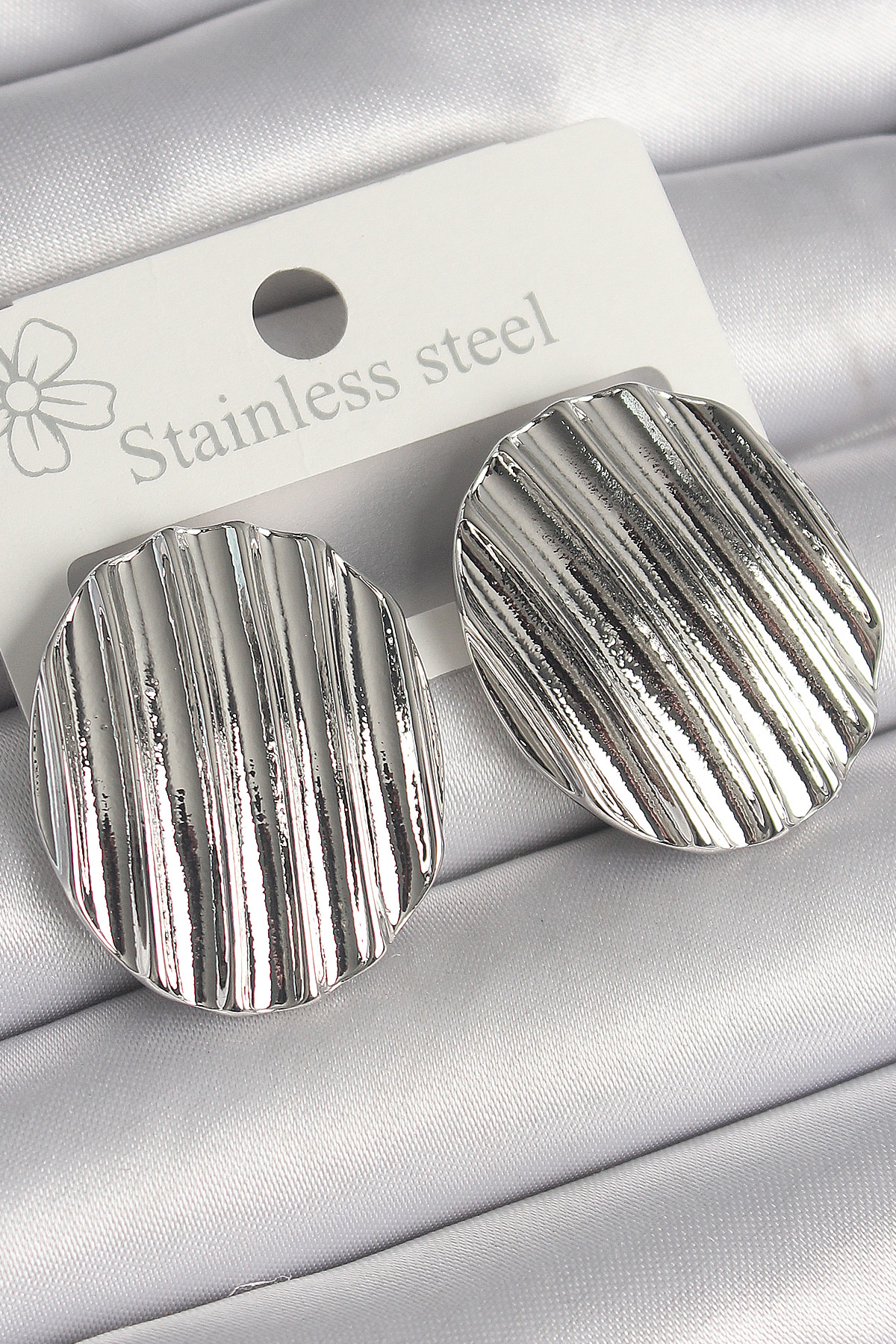 Stillove Pirinç Gümüş Renk Sallantı İşlemeli Daire Plaka Model Kadın Küpe 