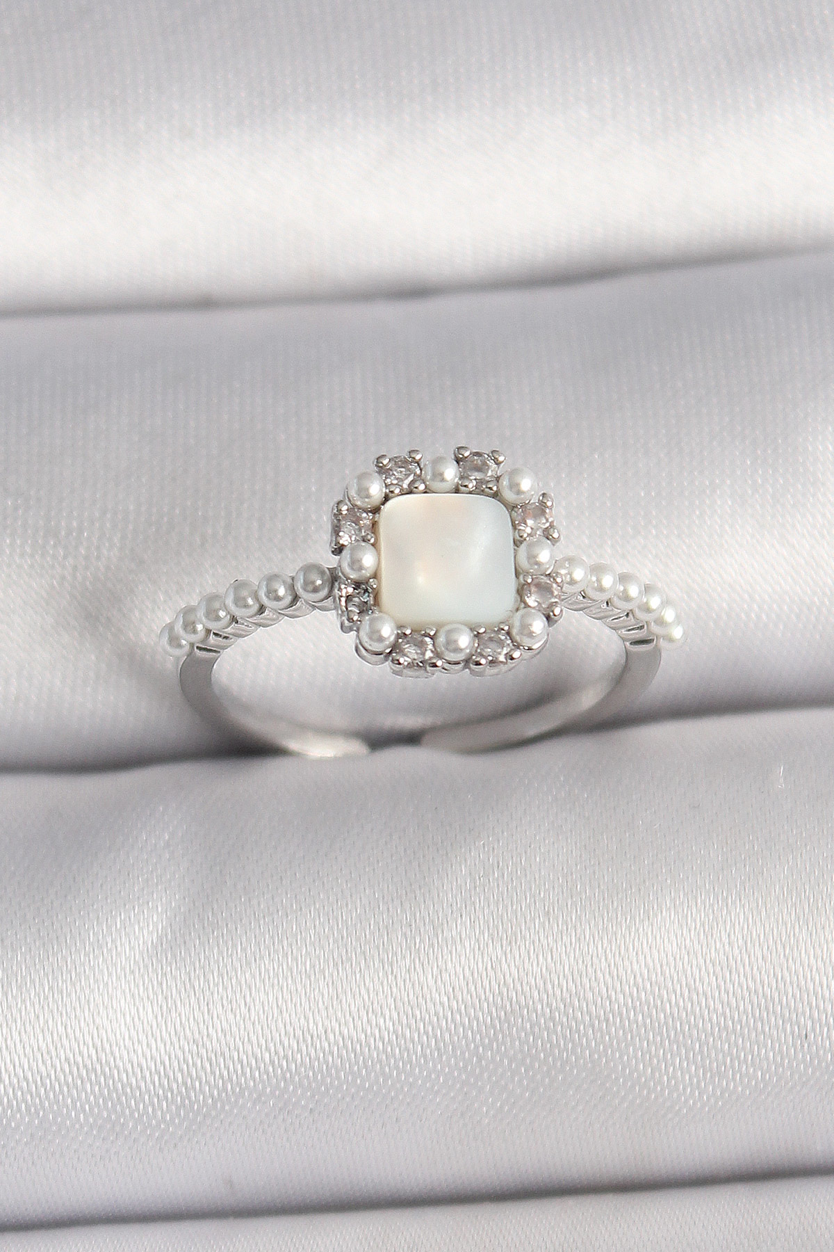 Pirinç Gümüş Renk İncili Kare Beyaz Mineli Ayarlanabilir Kadın Yü