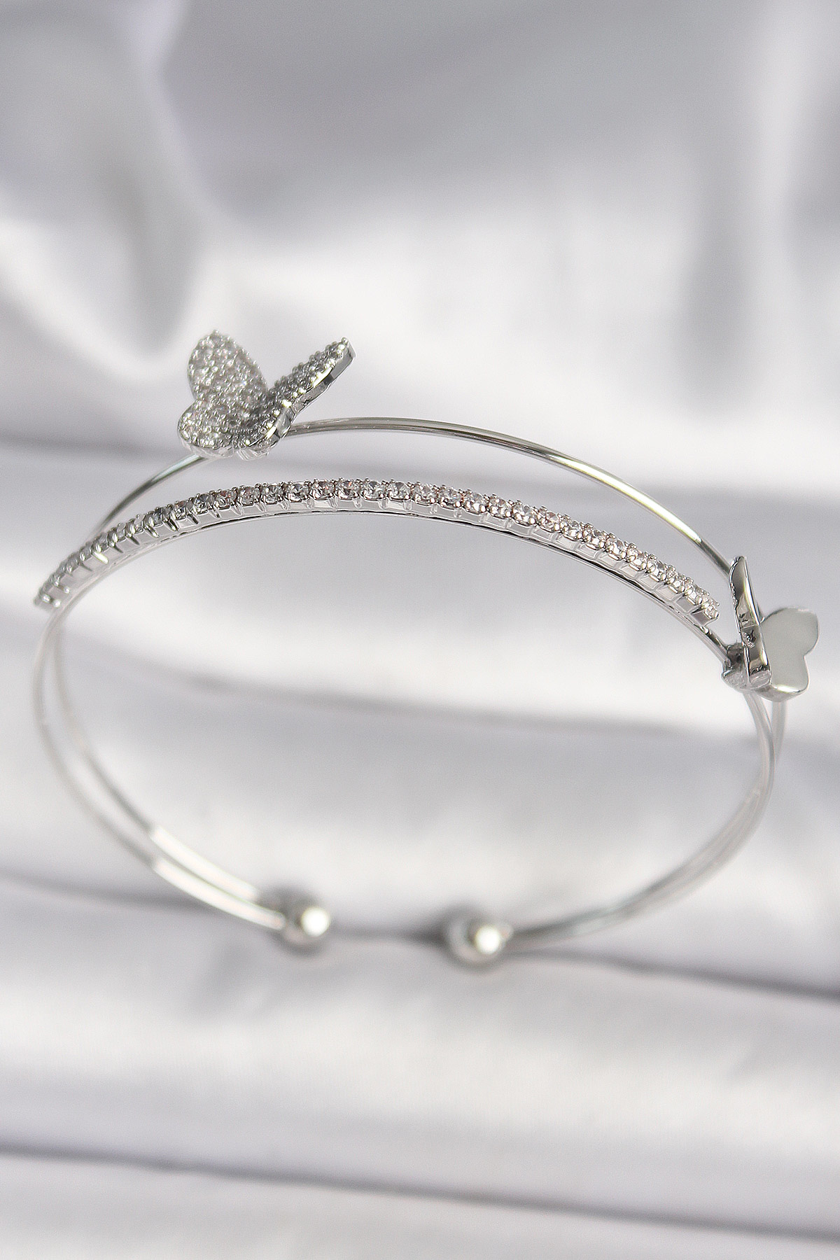 Pirinç Gümüş Renk Zirkon Taşlı Kelebek Model Kadın Bileklik - TJ-