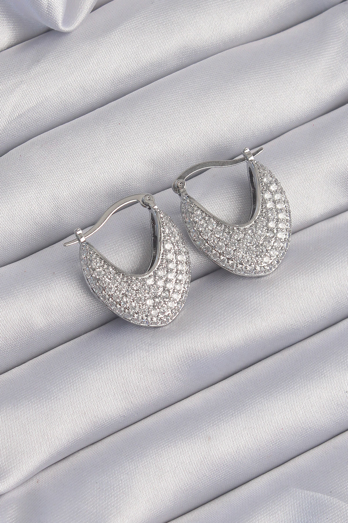 Pirinç Gümüş Renk Zirkon Taşlı Badem Model Küpe SL8307