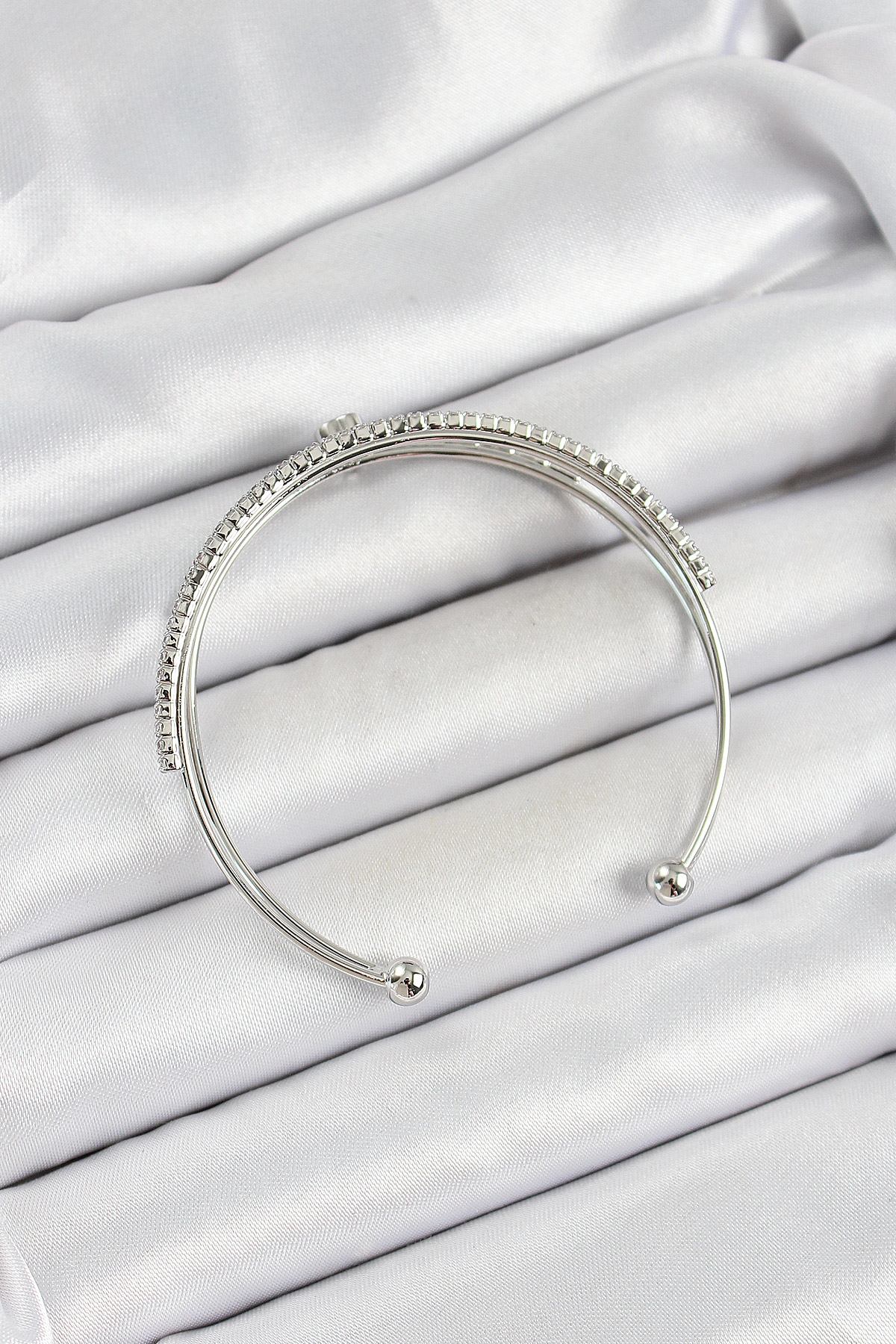 Pirinç Gümüş Renk Zirkon Taşlı Kalp Detaylı Kadın Bileklik - TJ-B