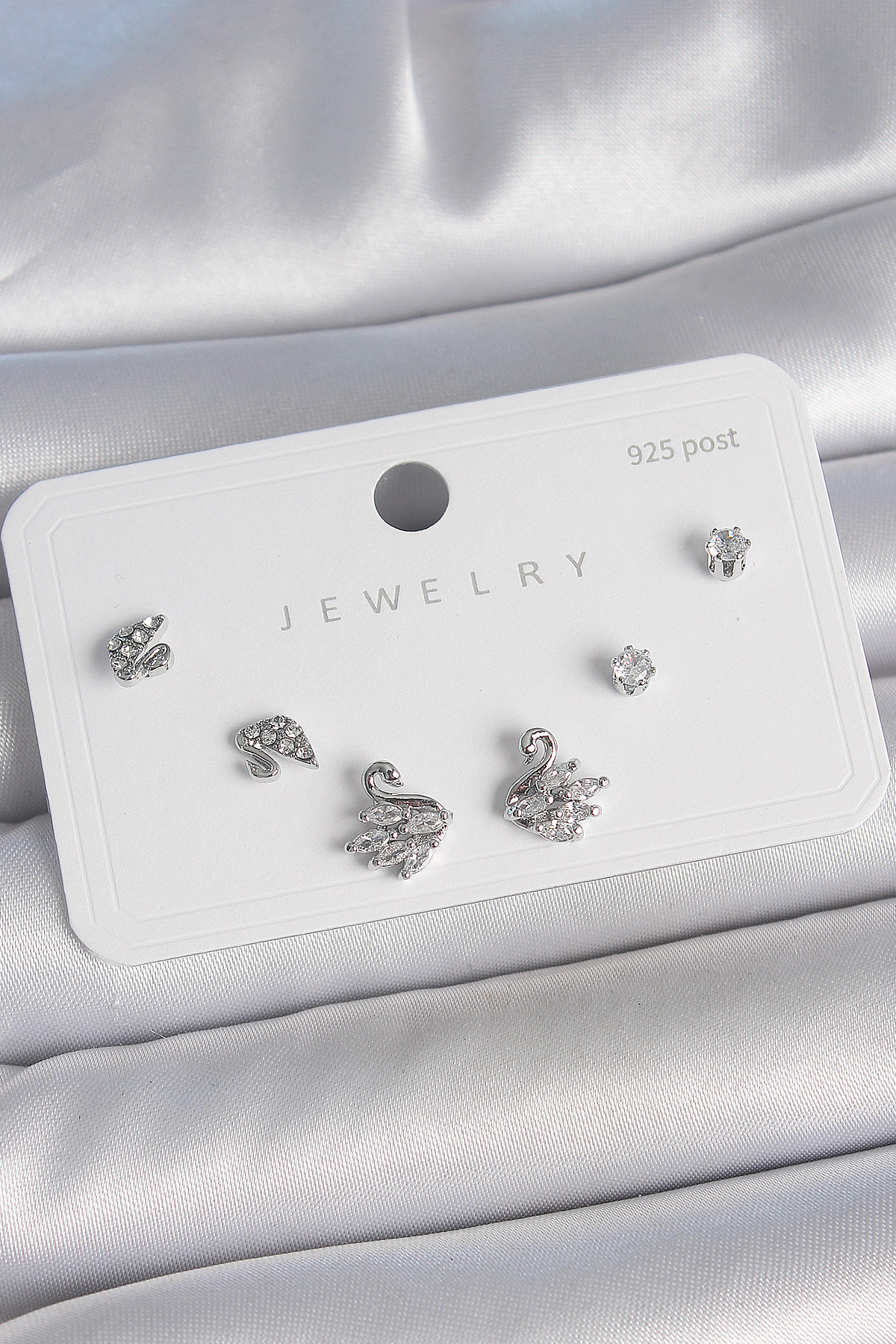 Pirinç Gümüş Renk Zirkon Taşlı Kuğu Model 925 Ayar Gümüş Çivi Kad