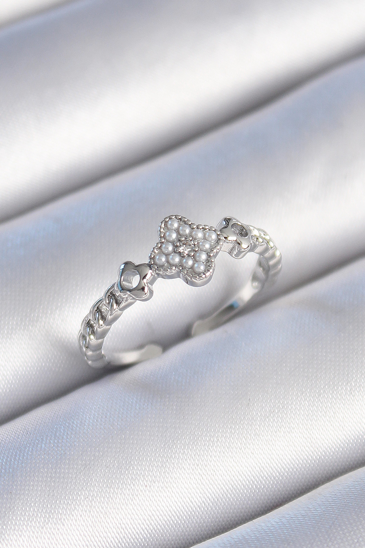 Pirinç Gümüş Renk İncili Yonca Model Zirkon Taş Detaylı Kadın Yüz