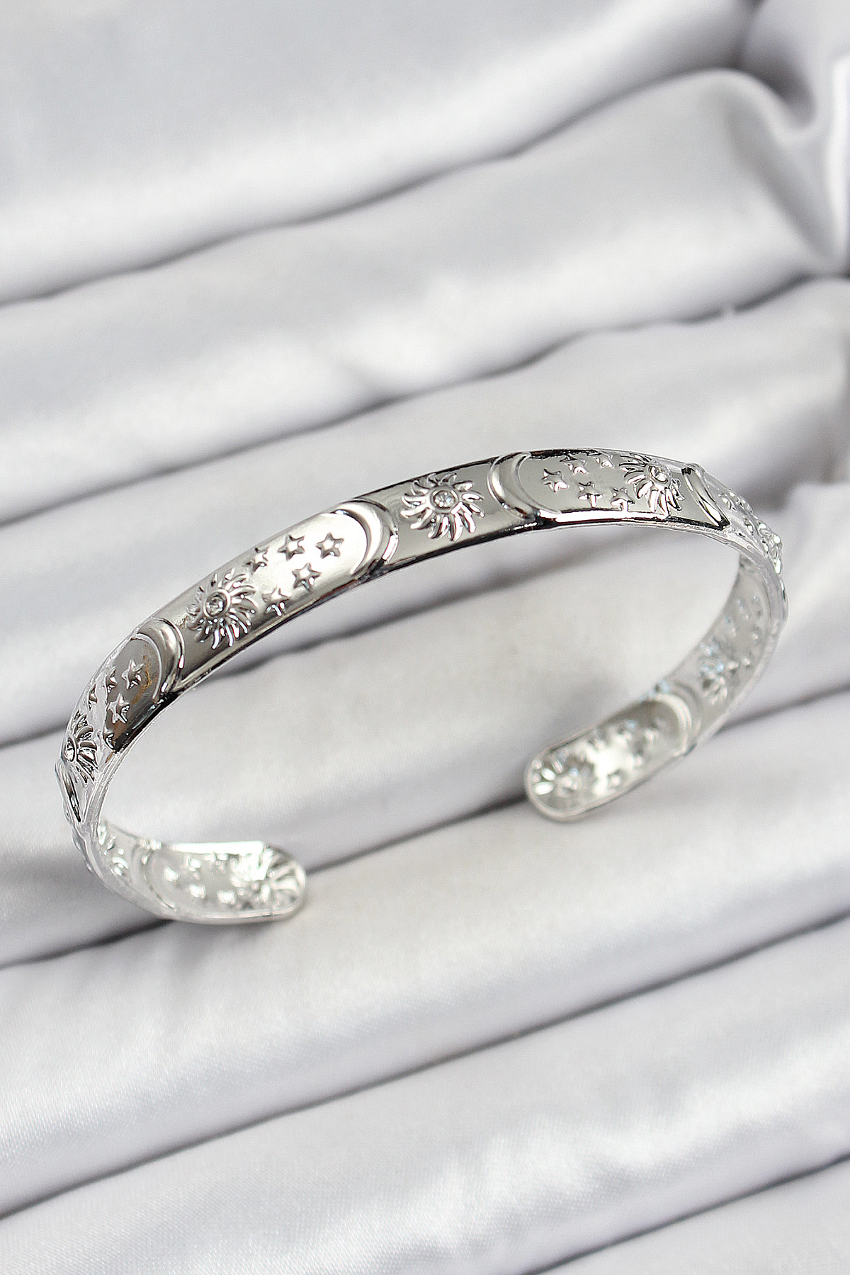 Pirinç Gümüş Renk İşlemeli Altı Açık Bileklik - TJ-BB7186