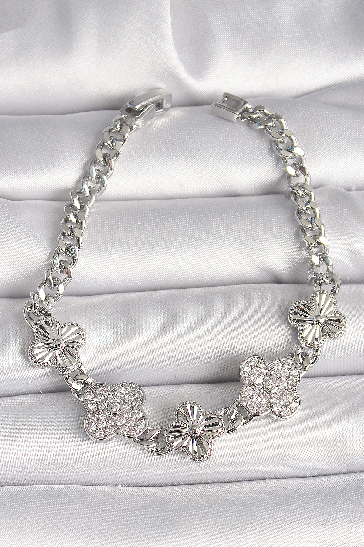 Pirinç Gümüş Renk Zincir Yonca Model Kadın Bileklik - TJ-BB6837