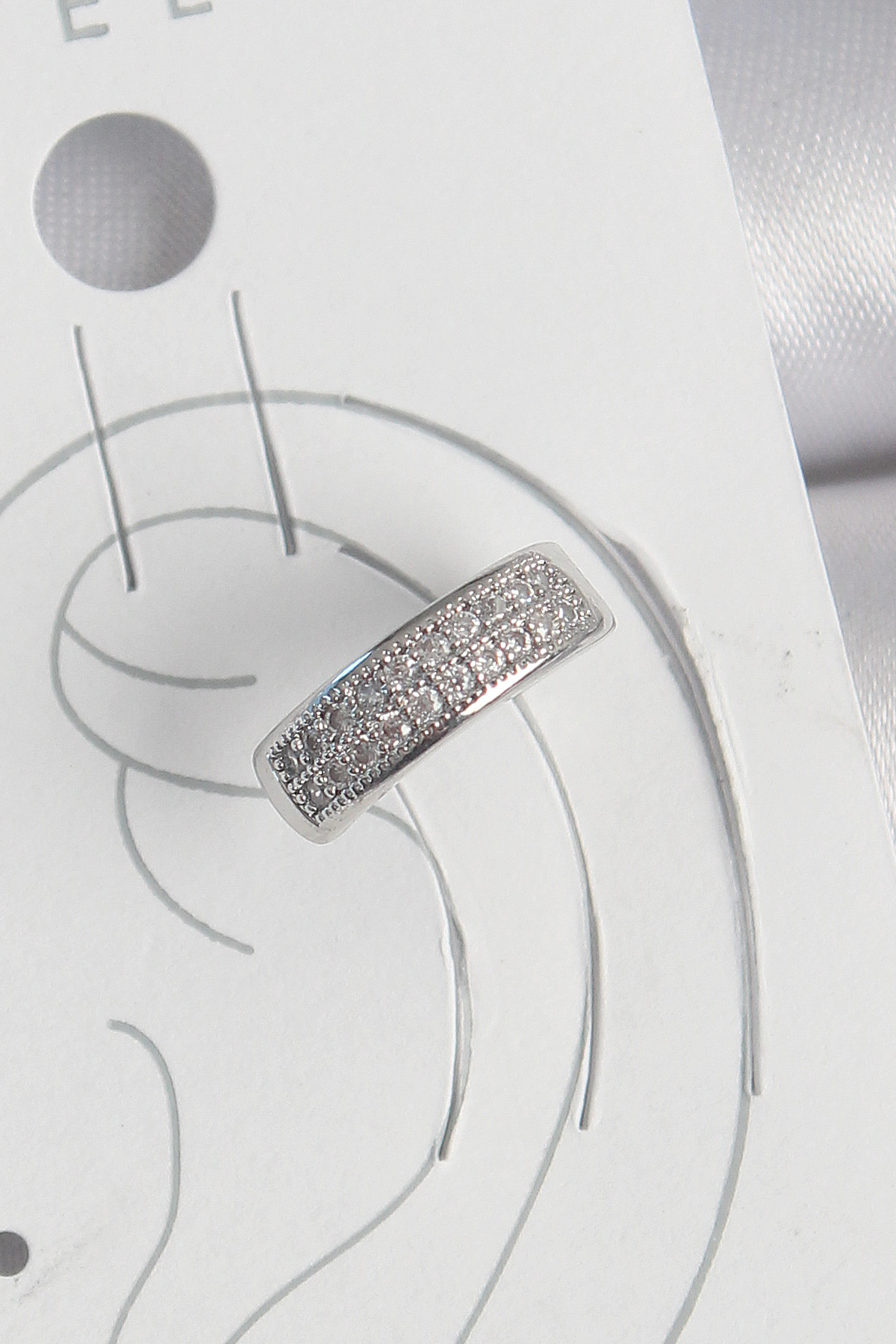 Stillove Pirinç Gümüş Renk Zirkon Taşlı Kıkırdak Model Kadın Küpe Sl11809