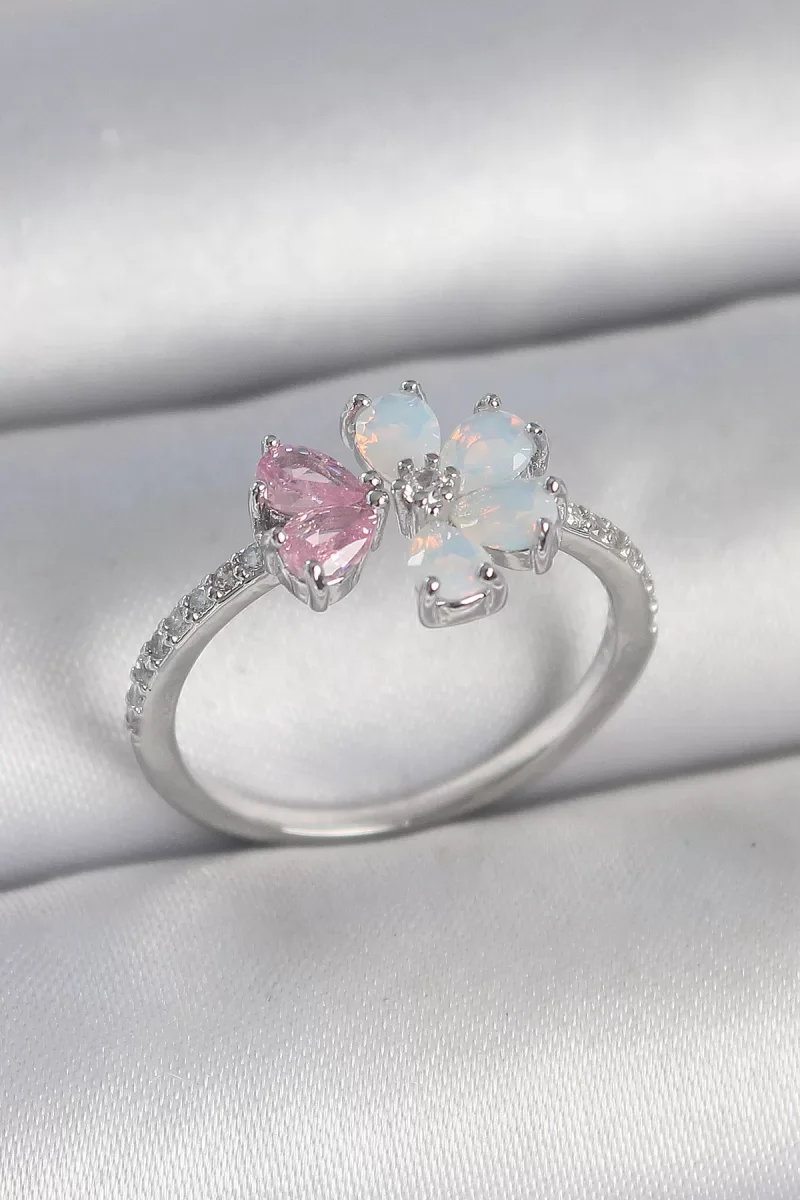 Pirinç Gümüş Renk Beyaz Mineli Pembe Zirkon Taşlı Çiçek Model Kadın Yüzük - Lisinya