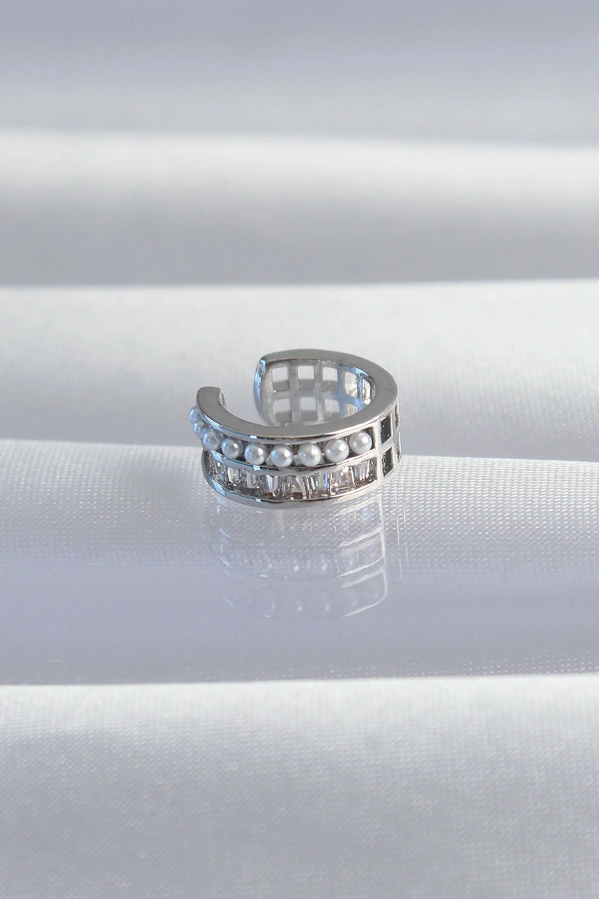 Pirinç Gümüş Renk İncili Baget Taşlı Earcuff Küpe - Şık ve Dayanıklı