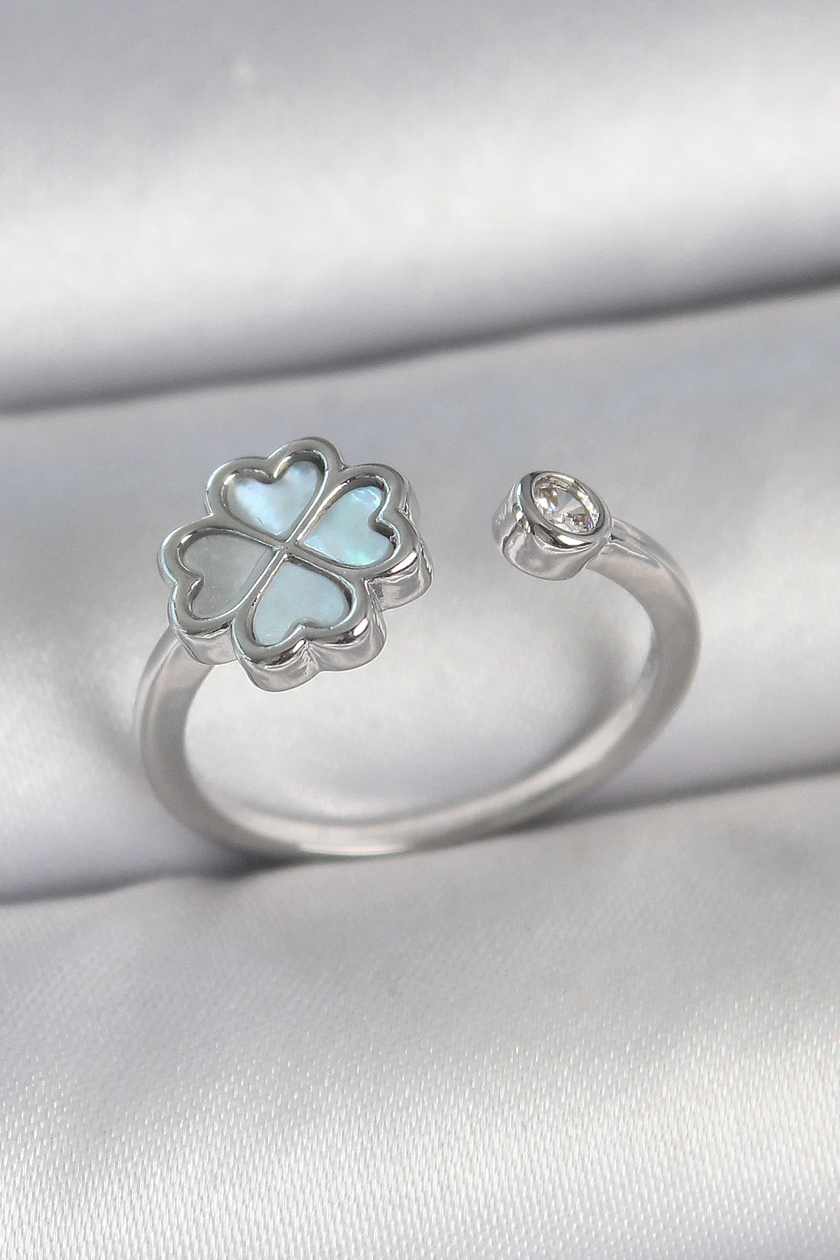 Pirinç Gümüş Renk Mavi Mineli Yonca Model Zirkon Taş Detay Ayarlanabilir Kadın Yüzük -1492