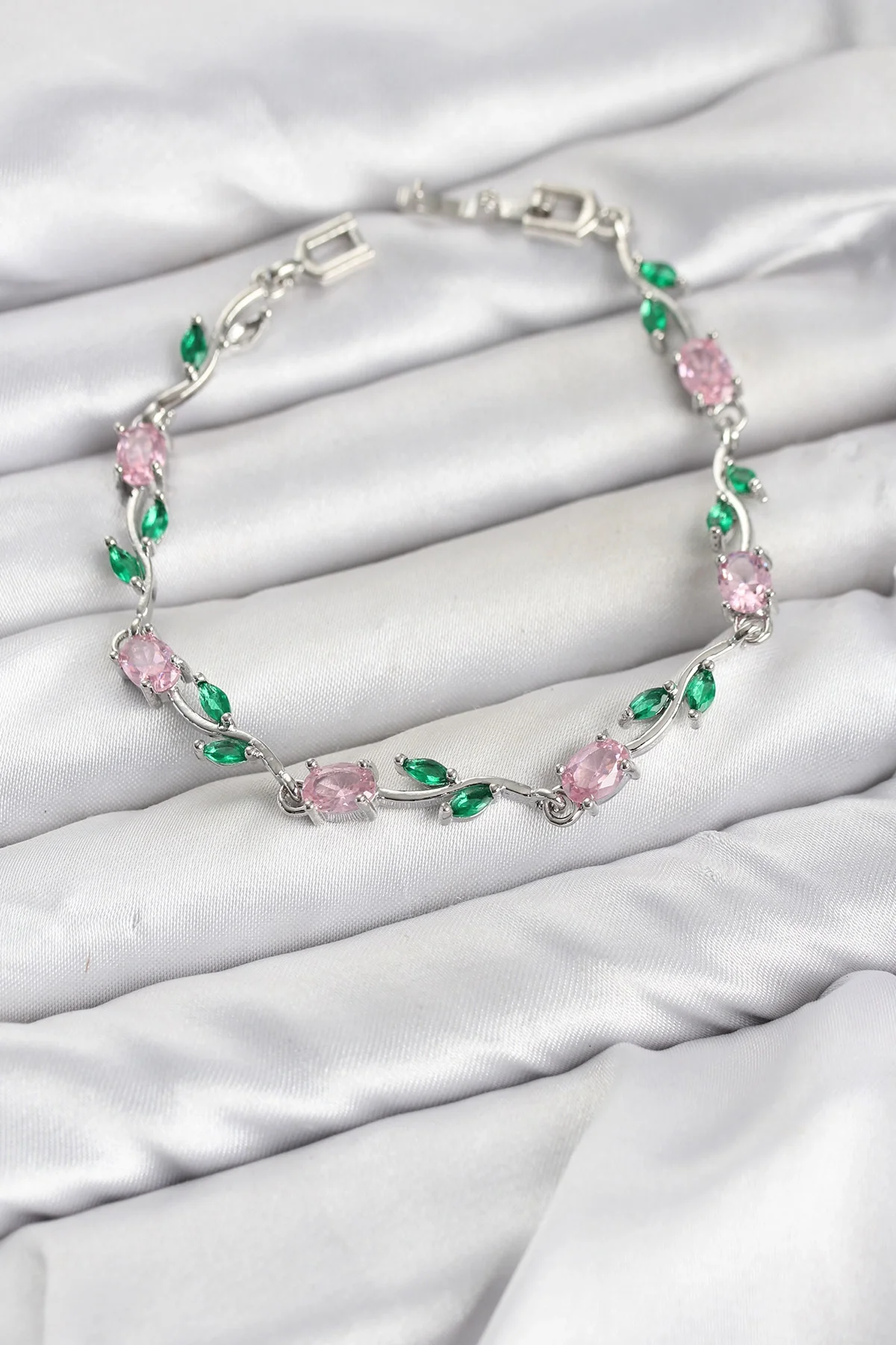 Pirinç Gümüş Renk Pembe Zirkon Taşlı Çiçek Model Kadın Bileklik Fiyatı, Yorumları ve Özellikleri