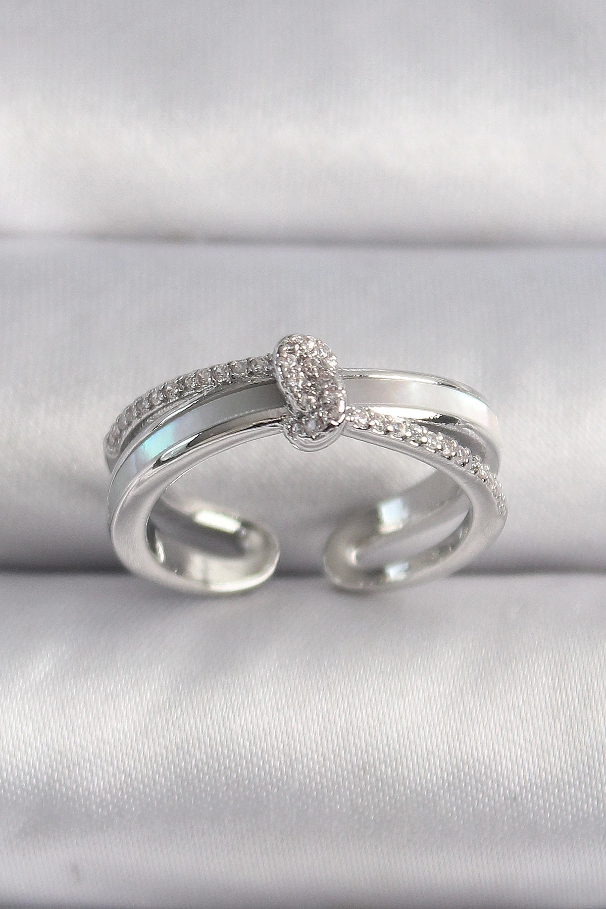 Butik Pirinç Gümüş Renk Zirkon Taşlı Düğüm Model Vip Seri Kadın Yüzük