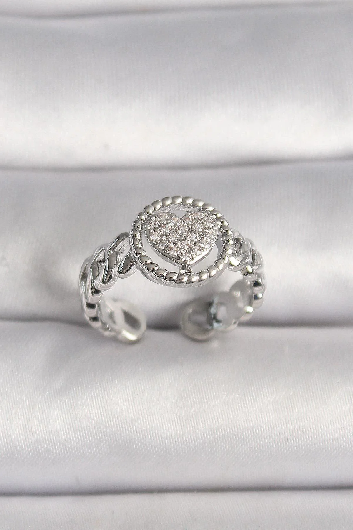 Pirinç Gümüş Renk Zincir Model Zirkon Taşlı Kalp Model Kadın Yüzü