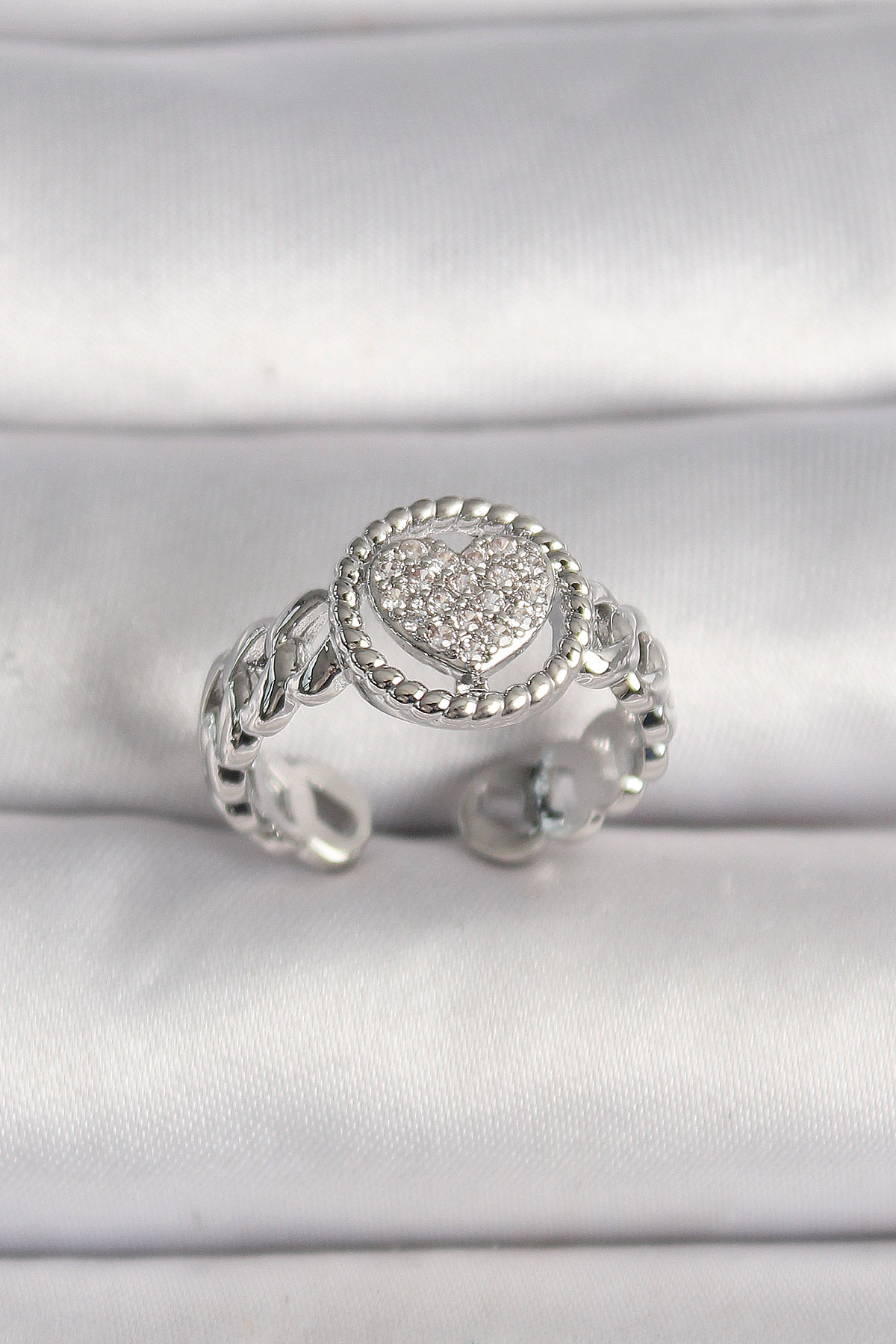 Evinso Pirinç Gümüş Renk Zincir Model Zirkon Taşlı Kalp Model Kadın Yüzü