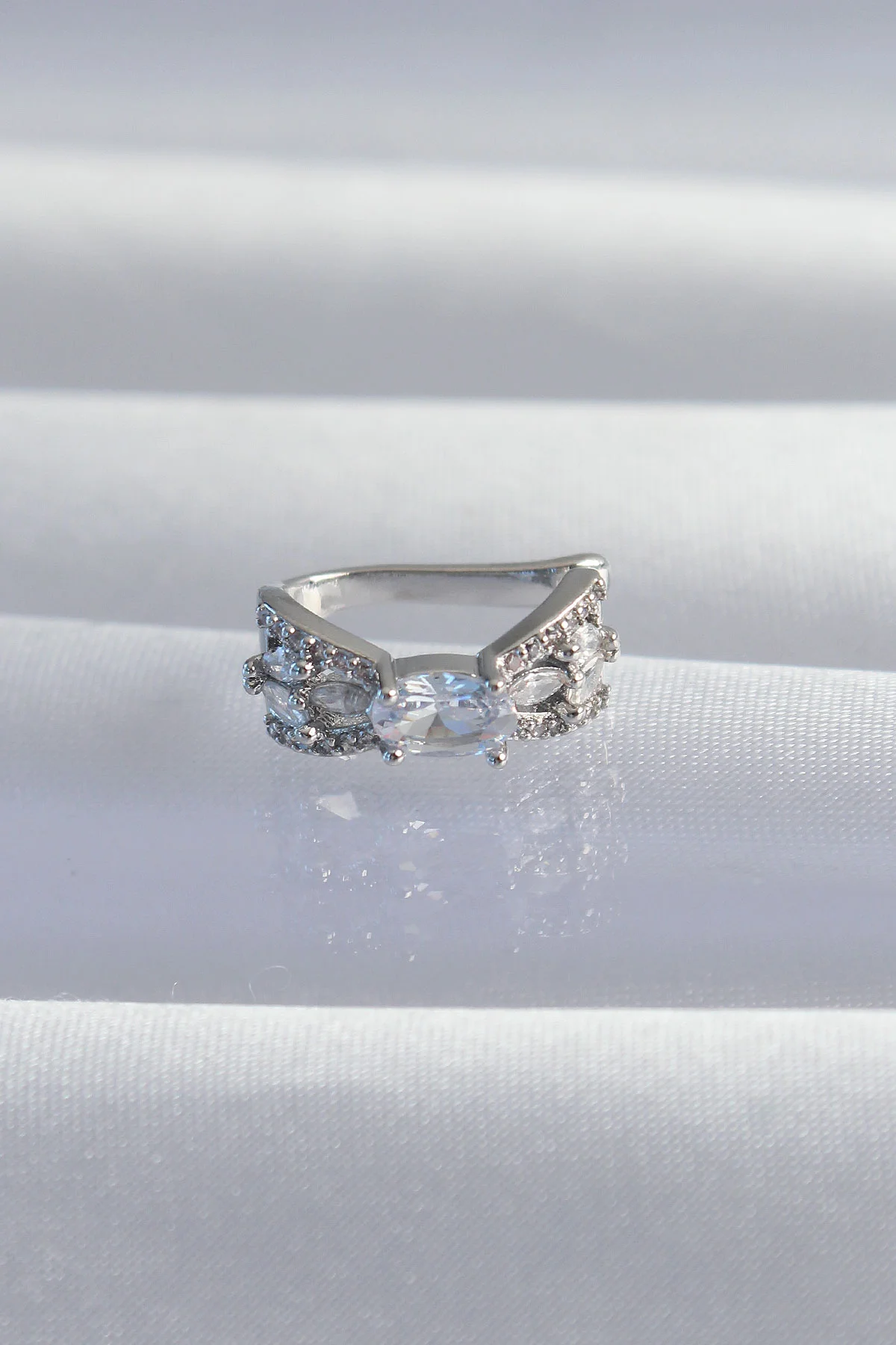Pirinç Gümüş Renk Zirkon Taş Kaplama Earcuff Küpe 5886 - Şık ve Dayanıklı