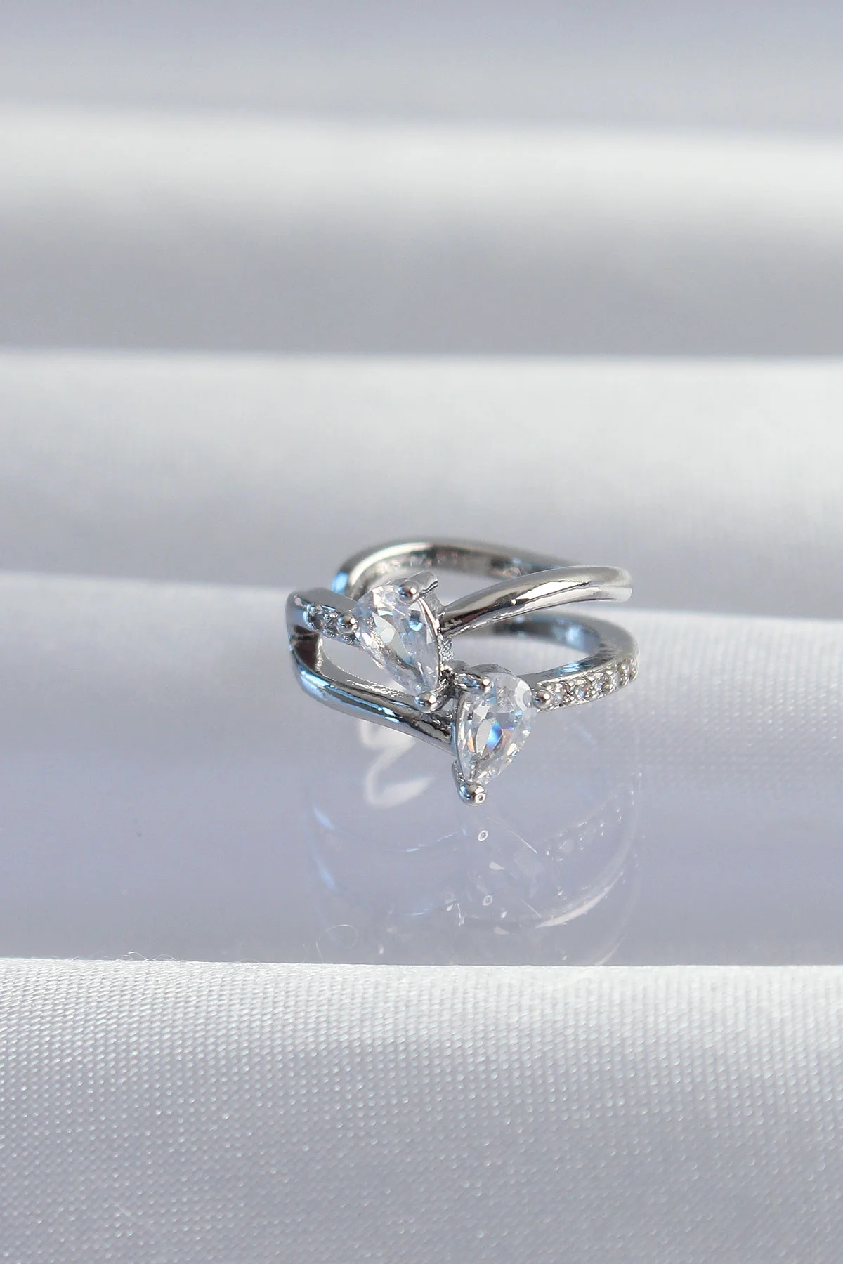 Pirinç Gümüş Renk Zirkon Taşlı Damla Earcuff Küpe 5886 - Şık ve Konforlu Takı