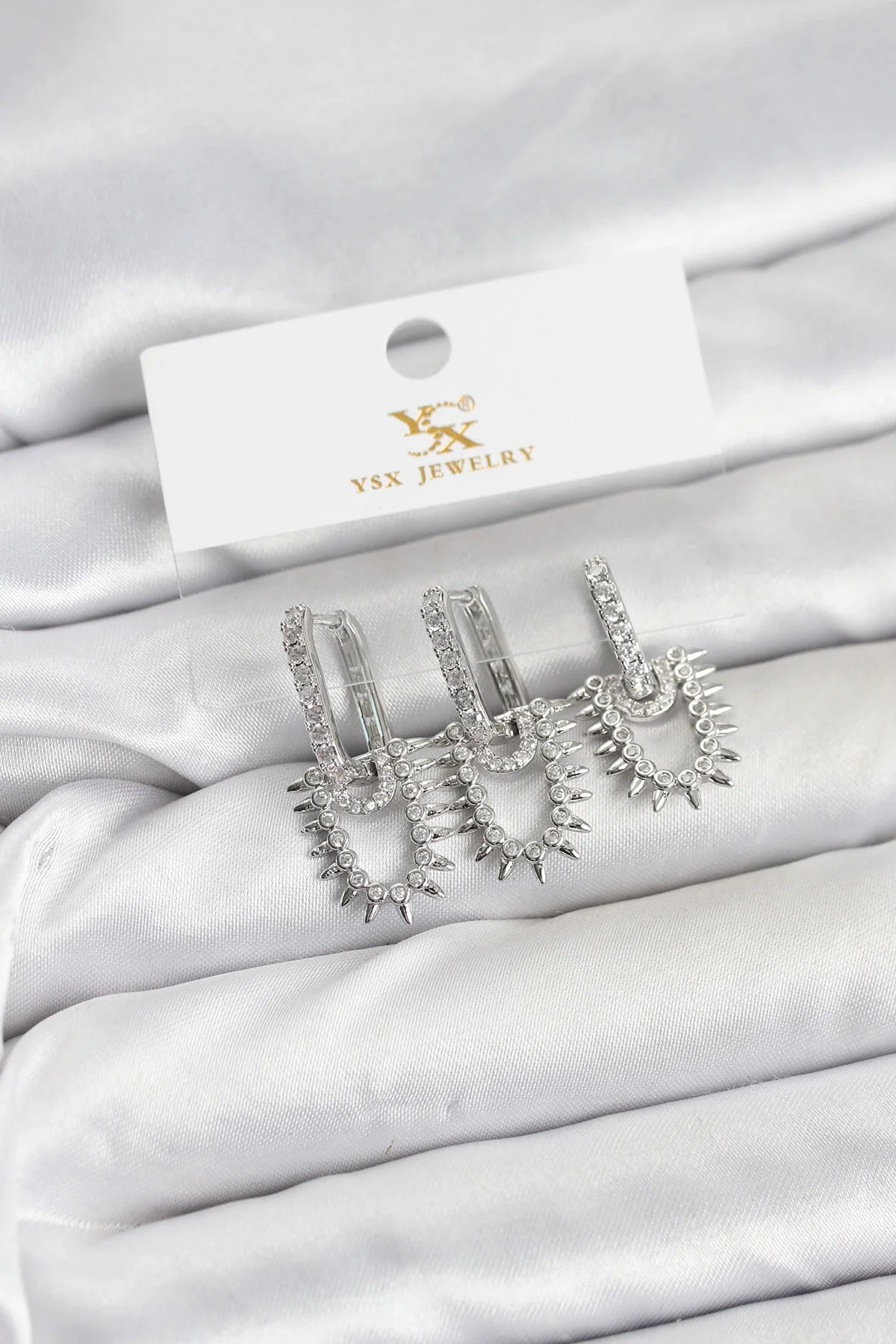 Pirinç Gümüş Renk Zirkon Taşlı Vintage Model YSX Trio Küpe Seti Pirinç Gümüş Renk Zirkon Taşlı Vintage Model YSX Trio Küpe Seti