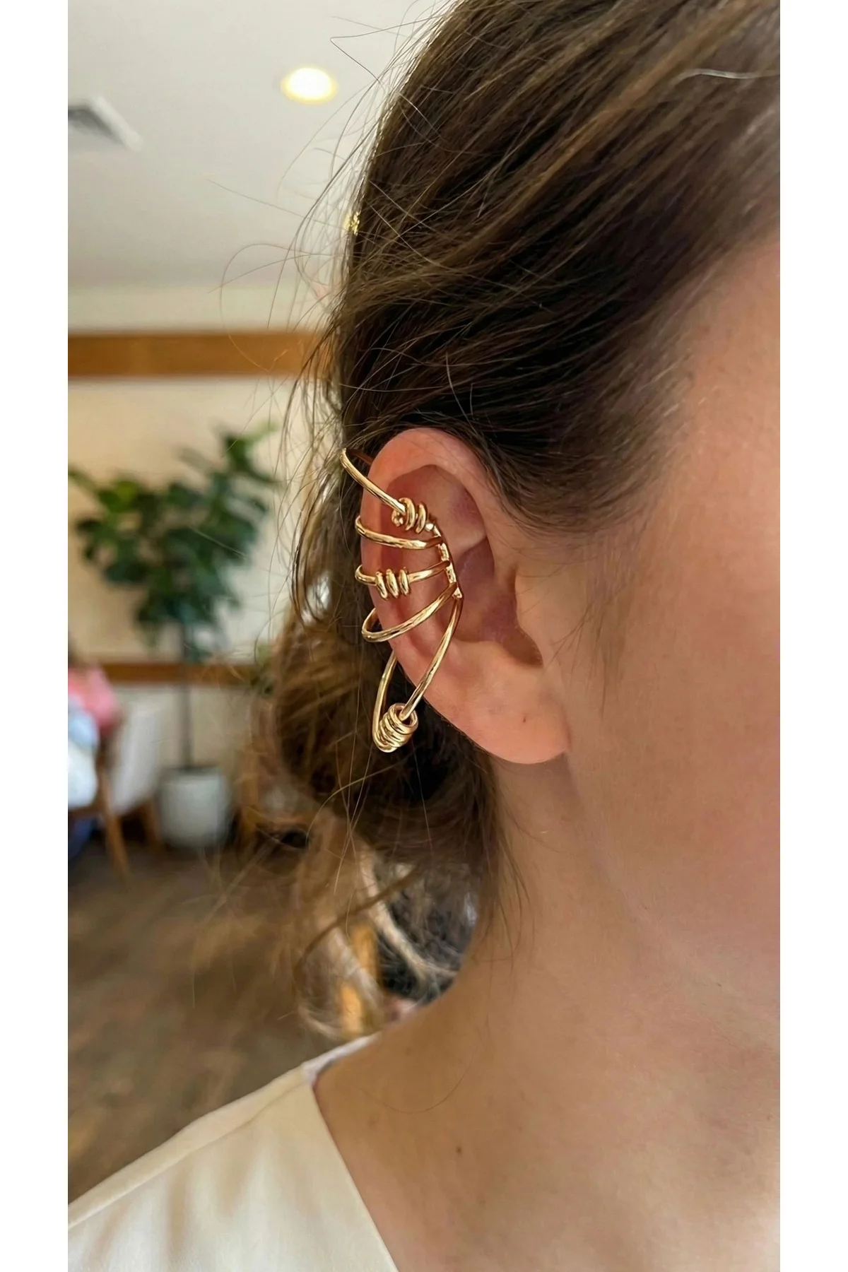 Pirinç Halkalı Model Gold Renk Kıkırdak Küpe