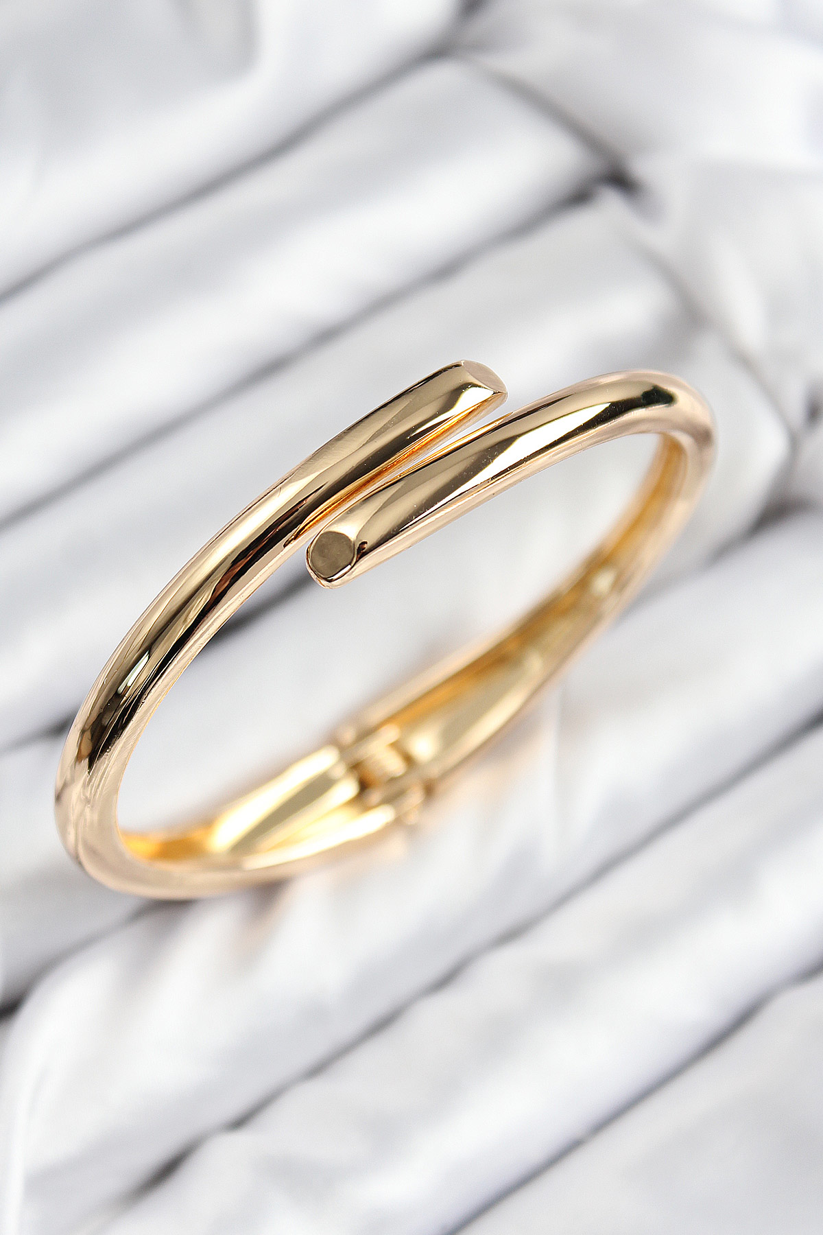 Pirinç Kesik Model Gold Renk Kadın Kelepçe - TJ-BB7714
