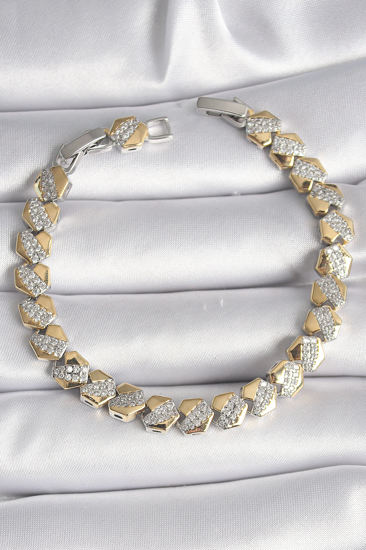 Stillove Pirinç Mix Renk Kalp Model Zirkon Taşlı Vip Seri Kadın Bileklik S