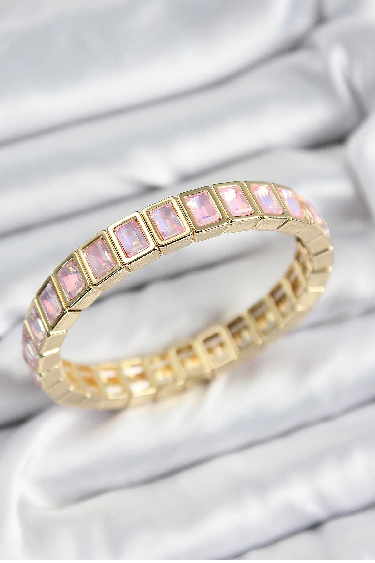 Pirinç Pembe Zirkon Taşlı Dikdörtgen Model Gold Renk Lastikli Kad