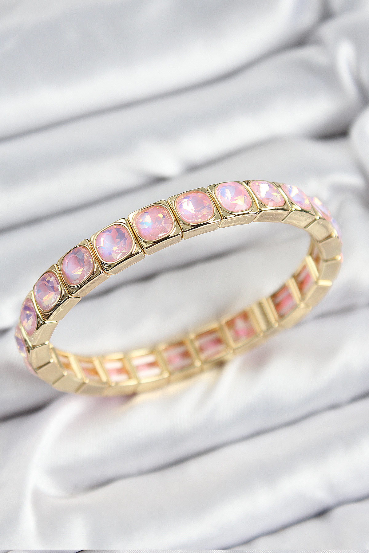Pirinç Pembe Zirkon Taşlı Kare Model Gold Renk Lastikli Kadın Bil