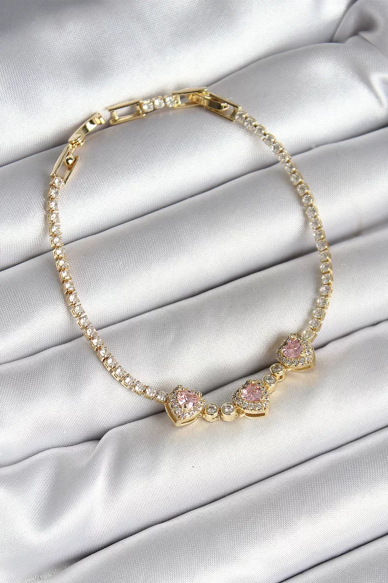 Pirinç Sıralı Pembe Kalp Figürlü Zirkon Taşlı Gold Renk Kadın Bileklik - Lisinya