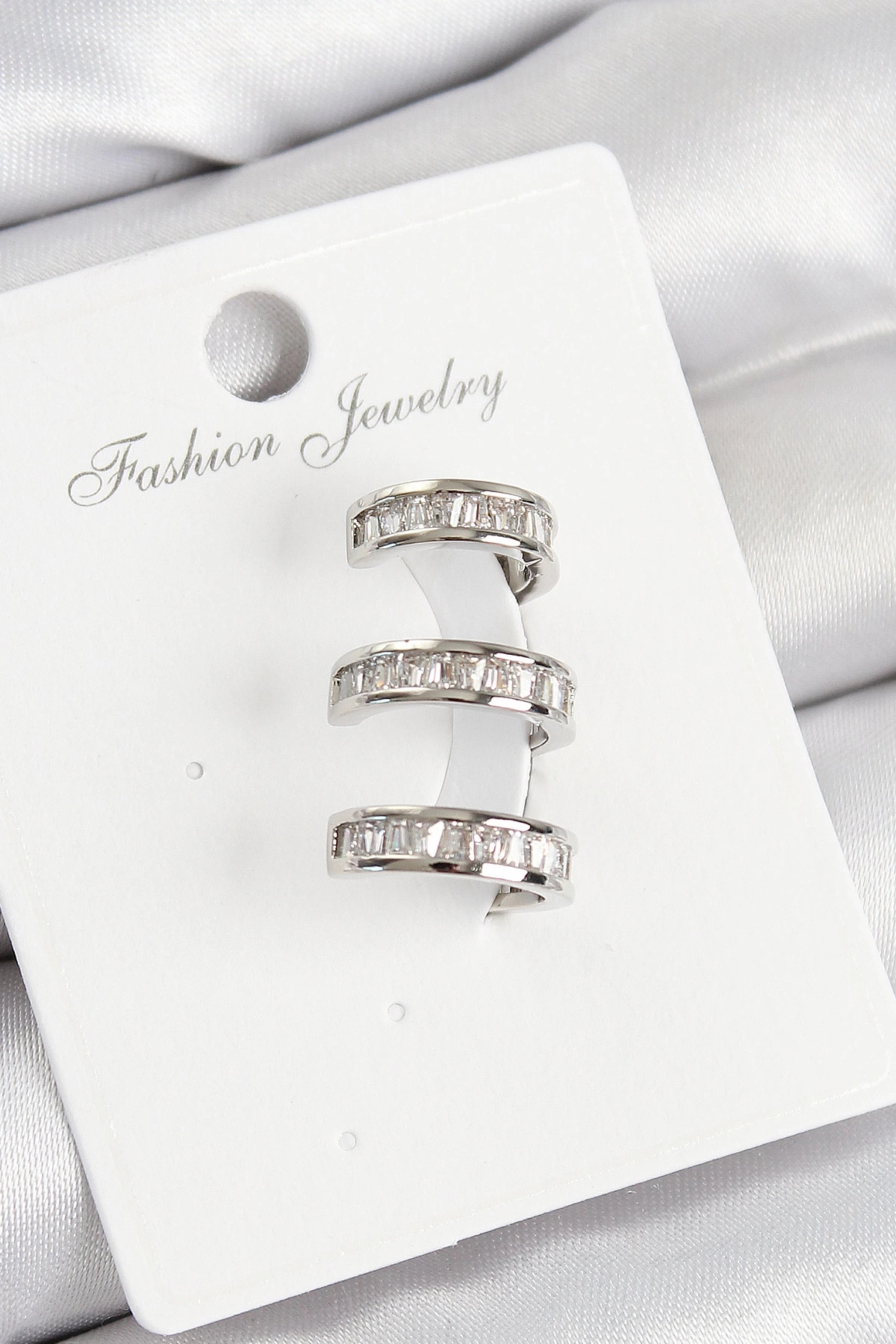 Butik Pirinç Su Yolu Model Gümüş Renk Sağ Kıkırdak Küpe