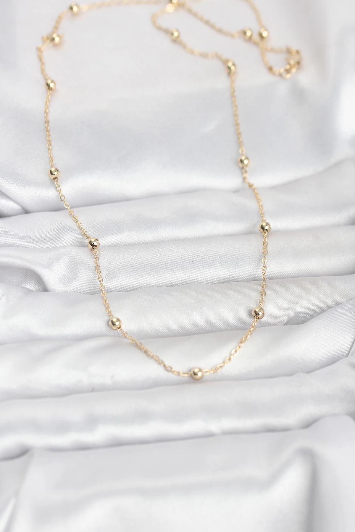 Pirinç Top Zincirli 60 cm Kadın Kolye - 14K Gold Plated Şık ve Parlak Takı