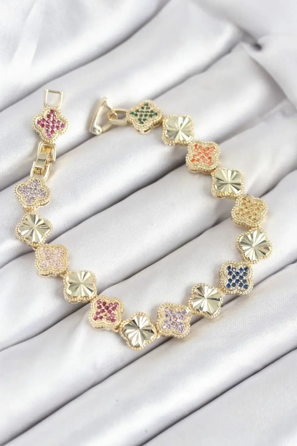 Pirinç VIP Seri Yonca Zirkon Taşlı Kadın Bileklik