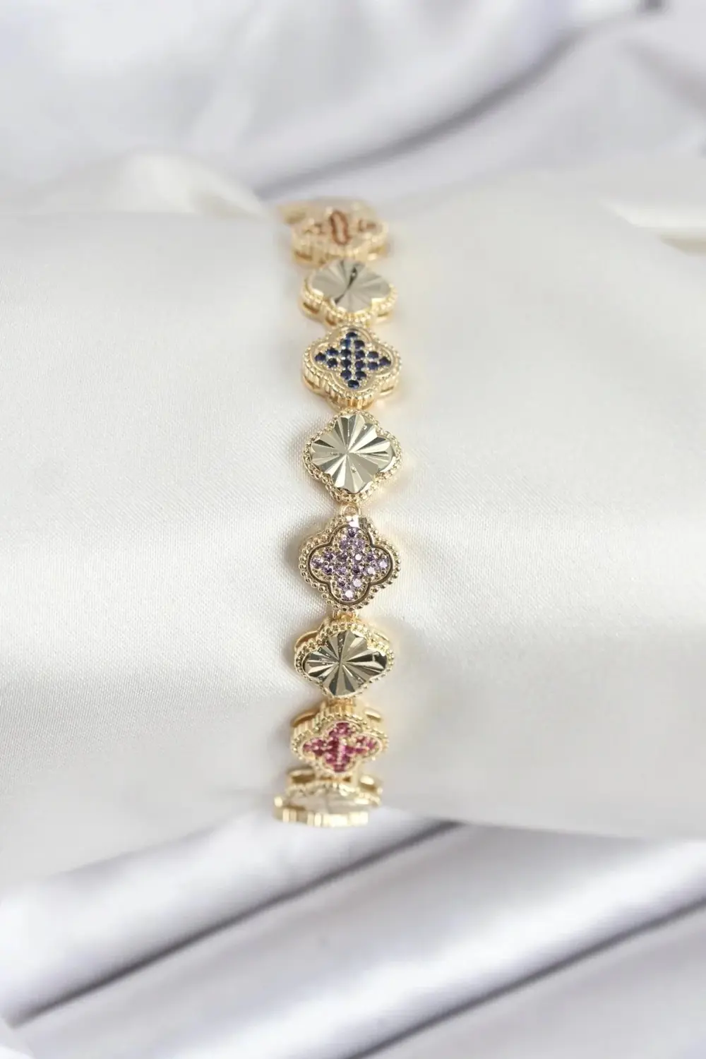 Pirinç VIP Seri Yonca Zirkon Taşlı Kadın Bileklik