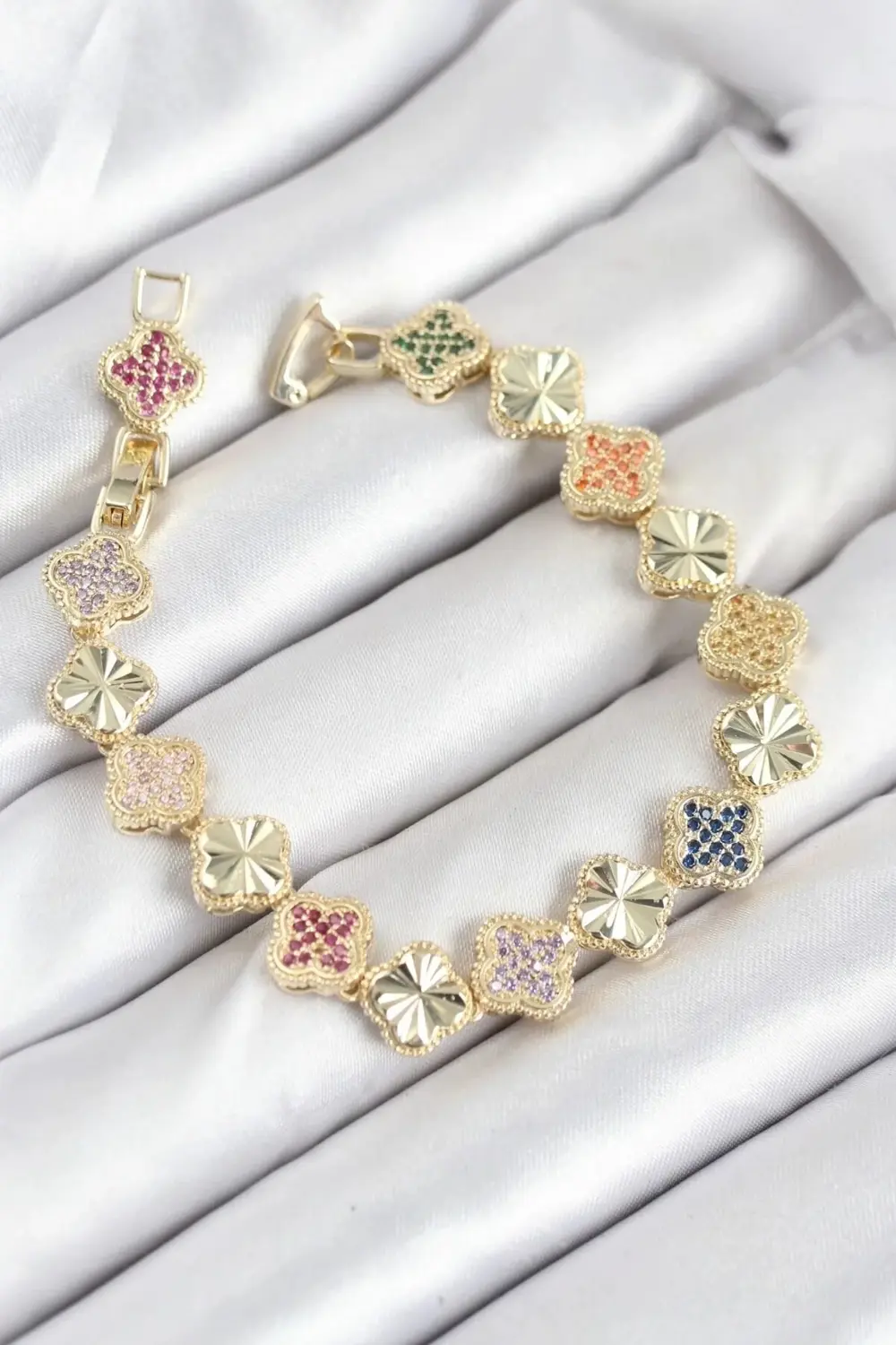 Pirinç VIP Seri Yonca Zirkon Taşlı Kadın Bileklik